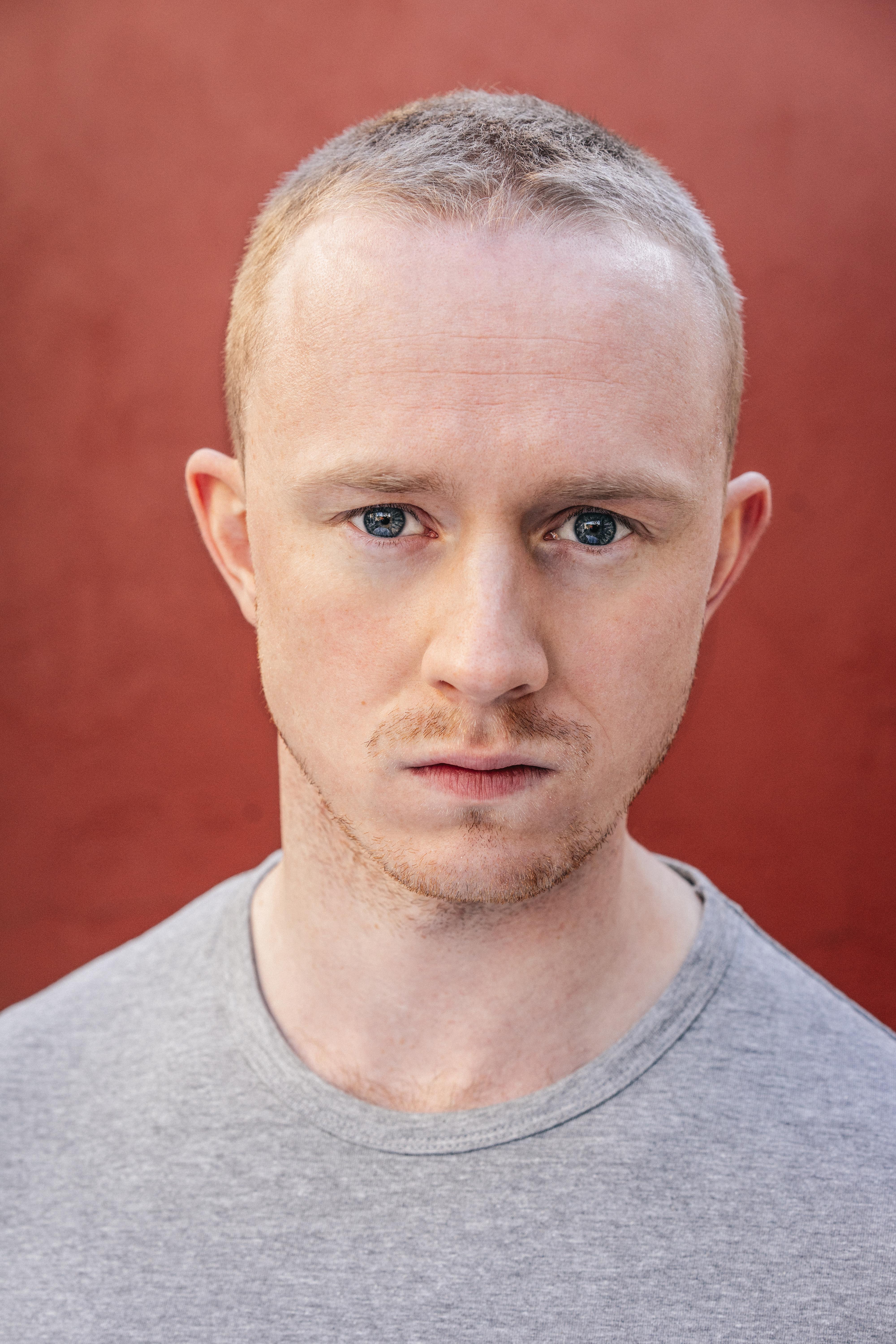 actor Dean Ridge large photo