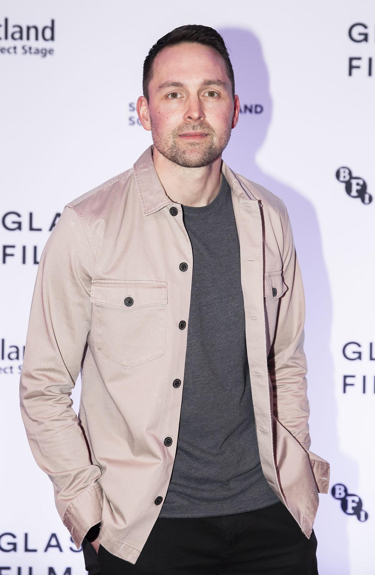 actor Neil Linpow large photo