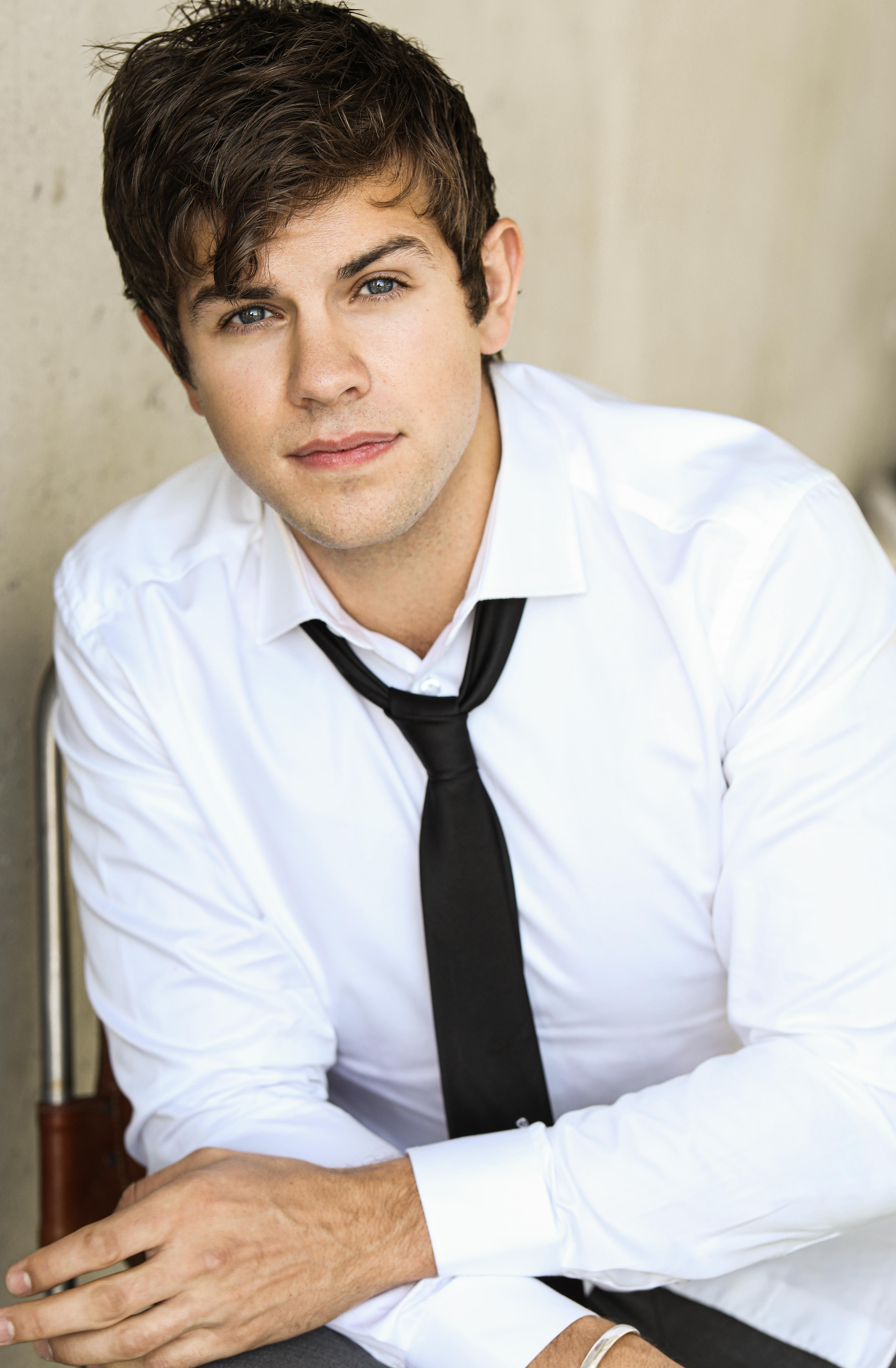 actor Andrew Herr large photo