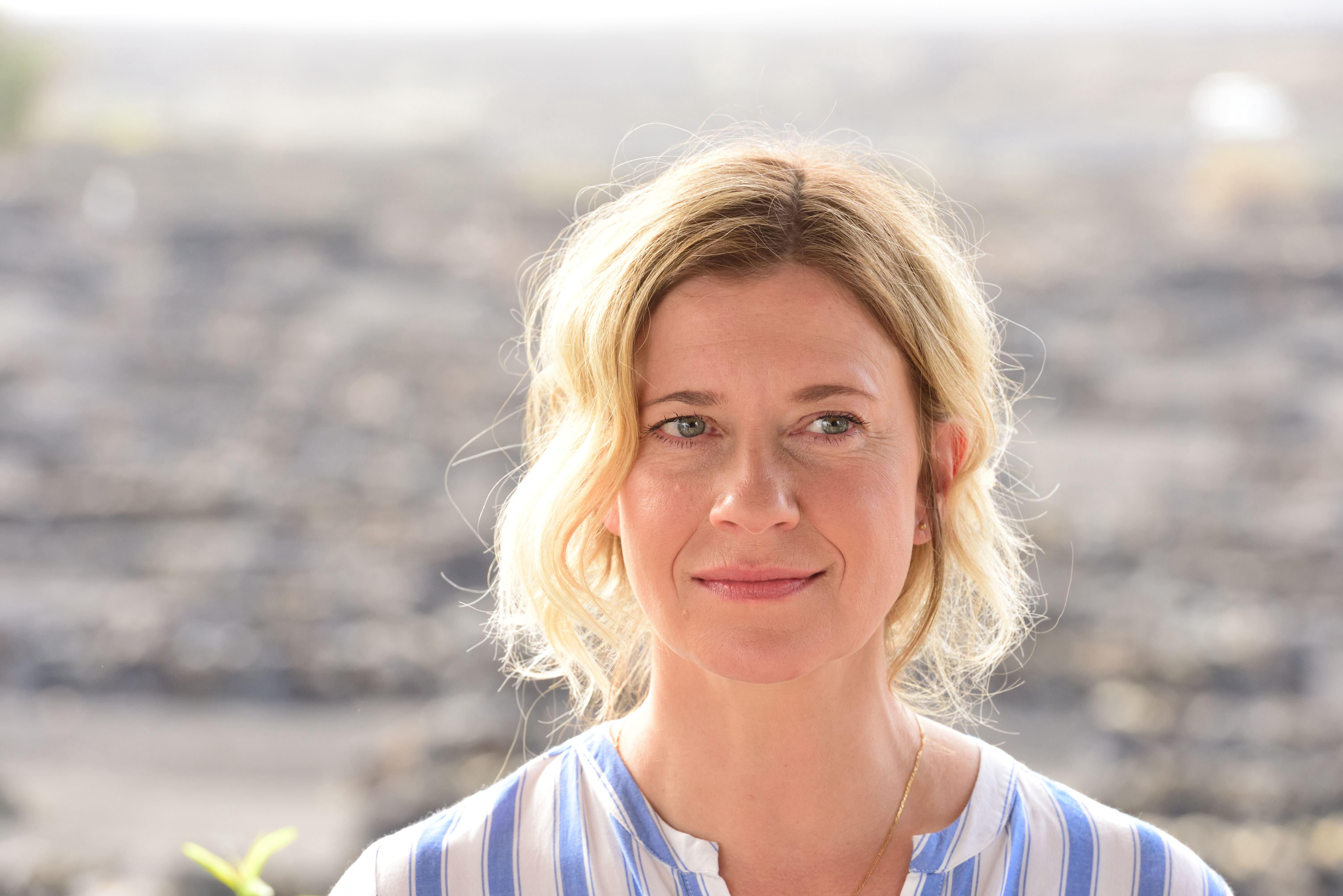 actor Caroline Peters large photo