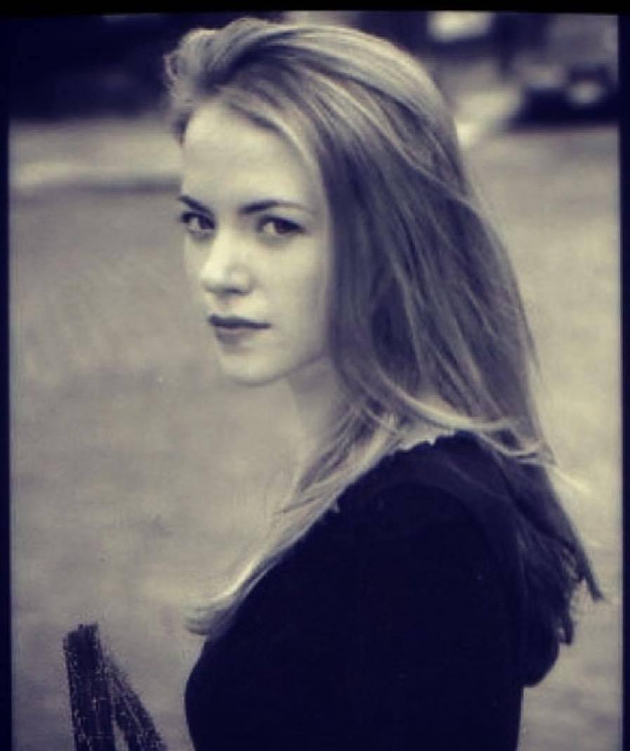 actor Alexandra Lydon large photo