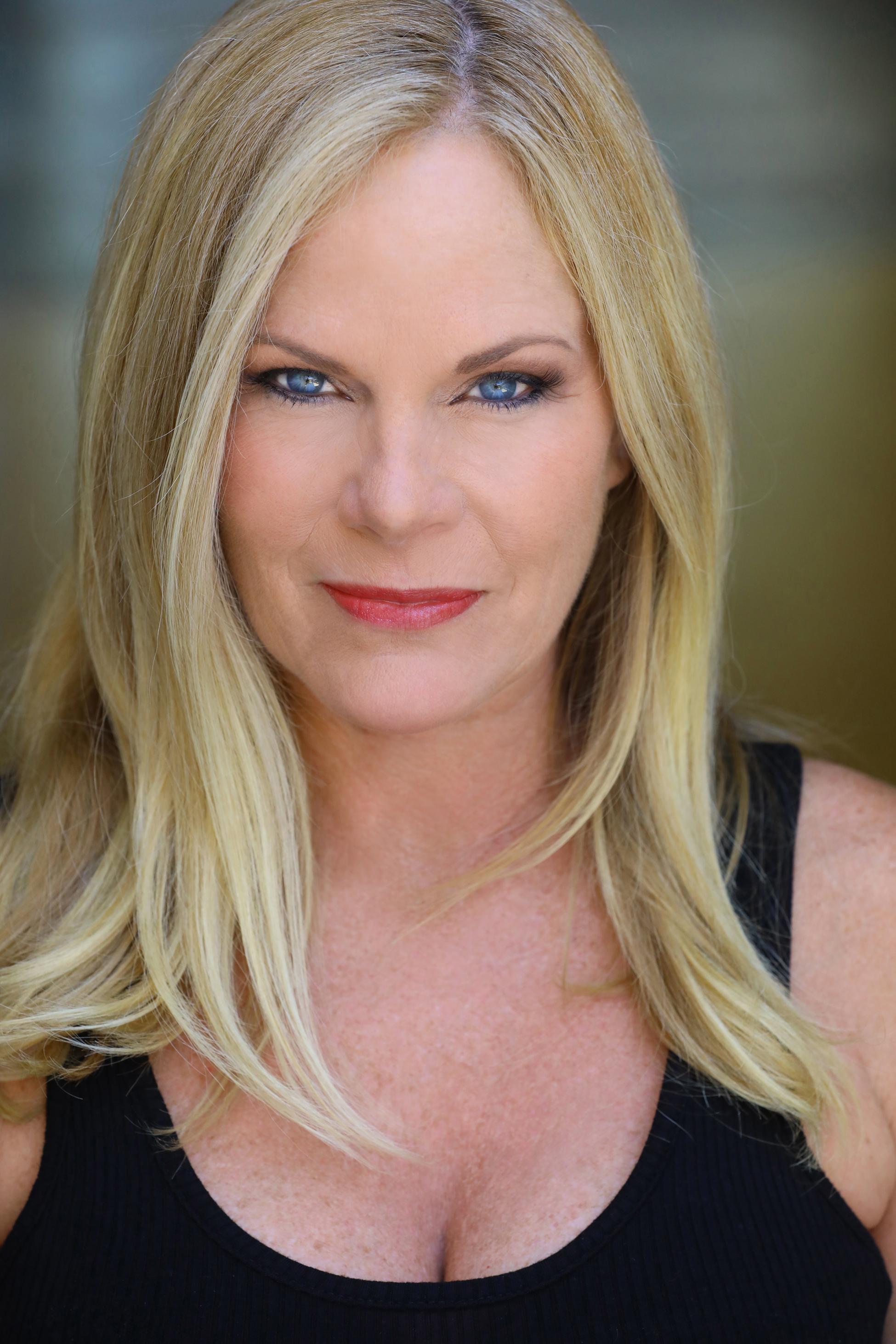 actor Angela Leib large photo