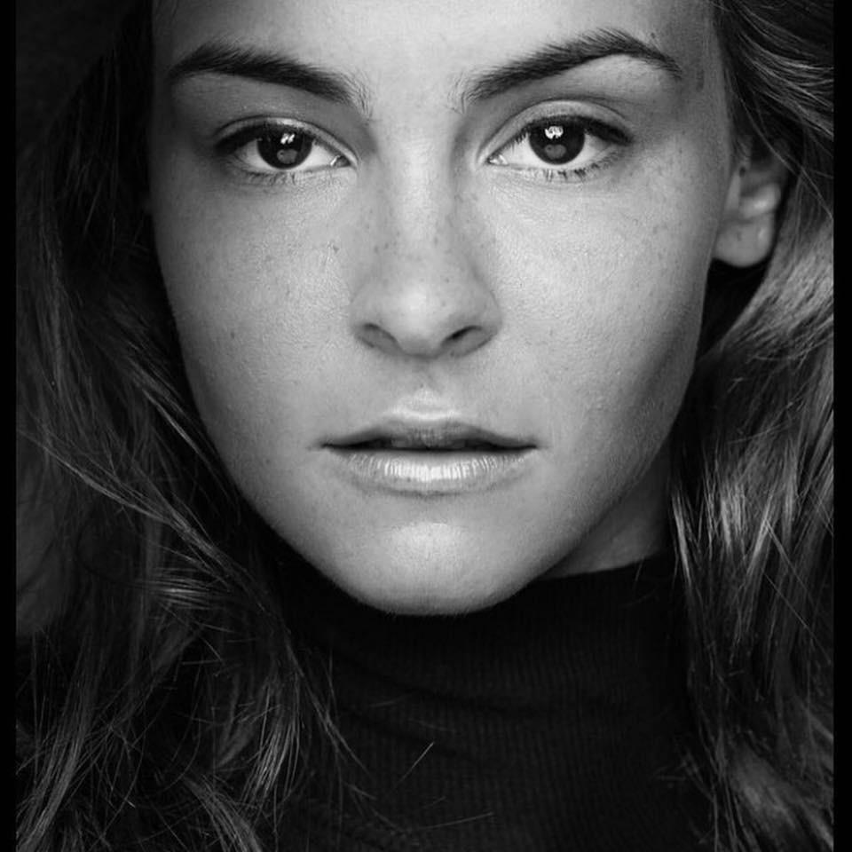 actor Miranda Arpin large photo