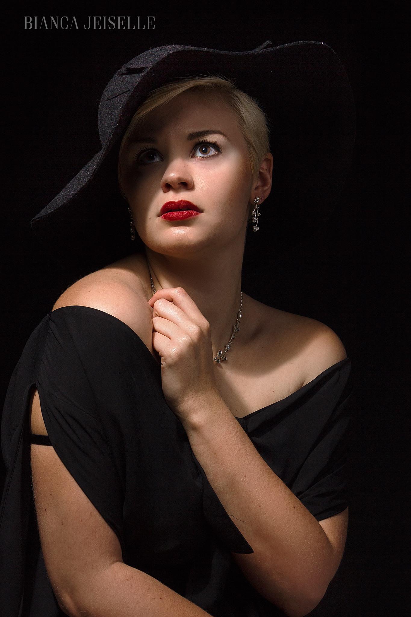 actor Amanda Lyn Hornberger large photo