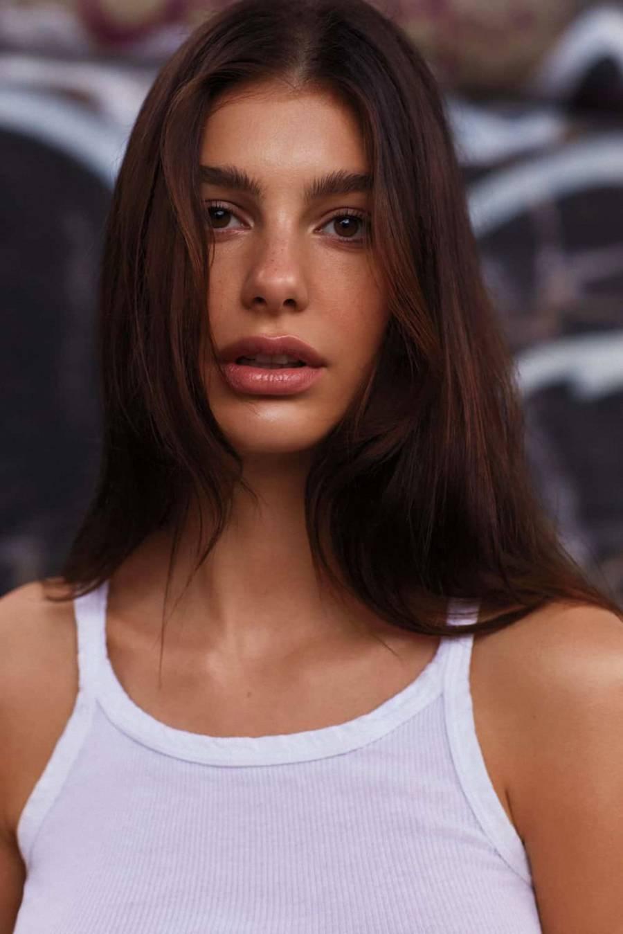 actor Camila Morrone large photo