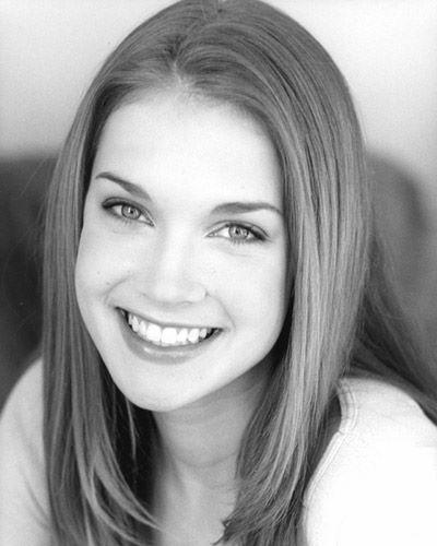 actor Tara Thompson large photo