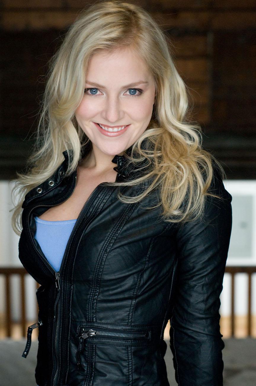 actor Courtney-Jane White large photo