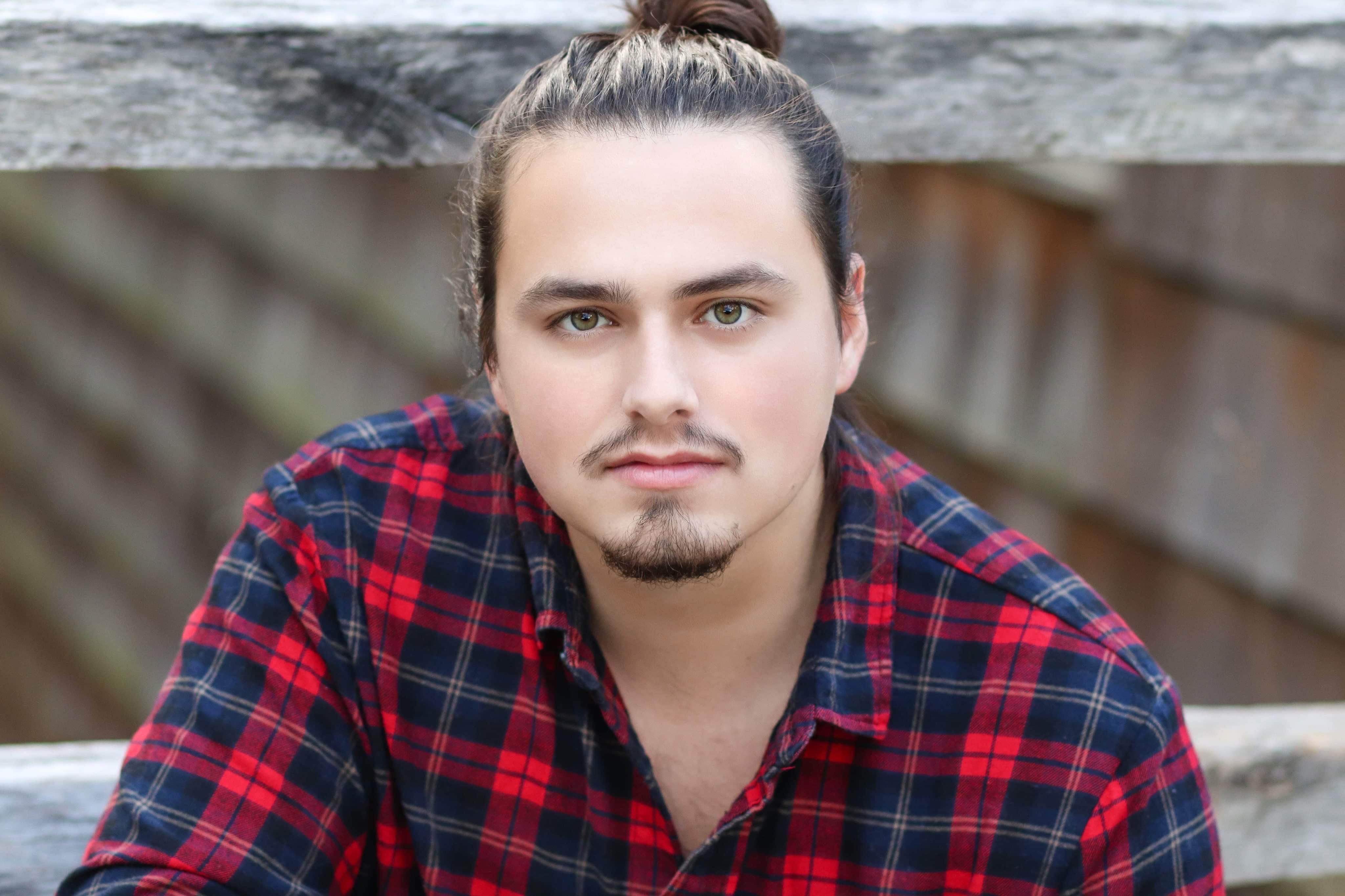 actor Liam Attridge large photo