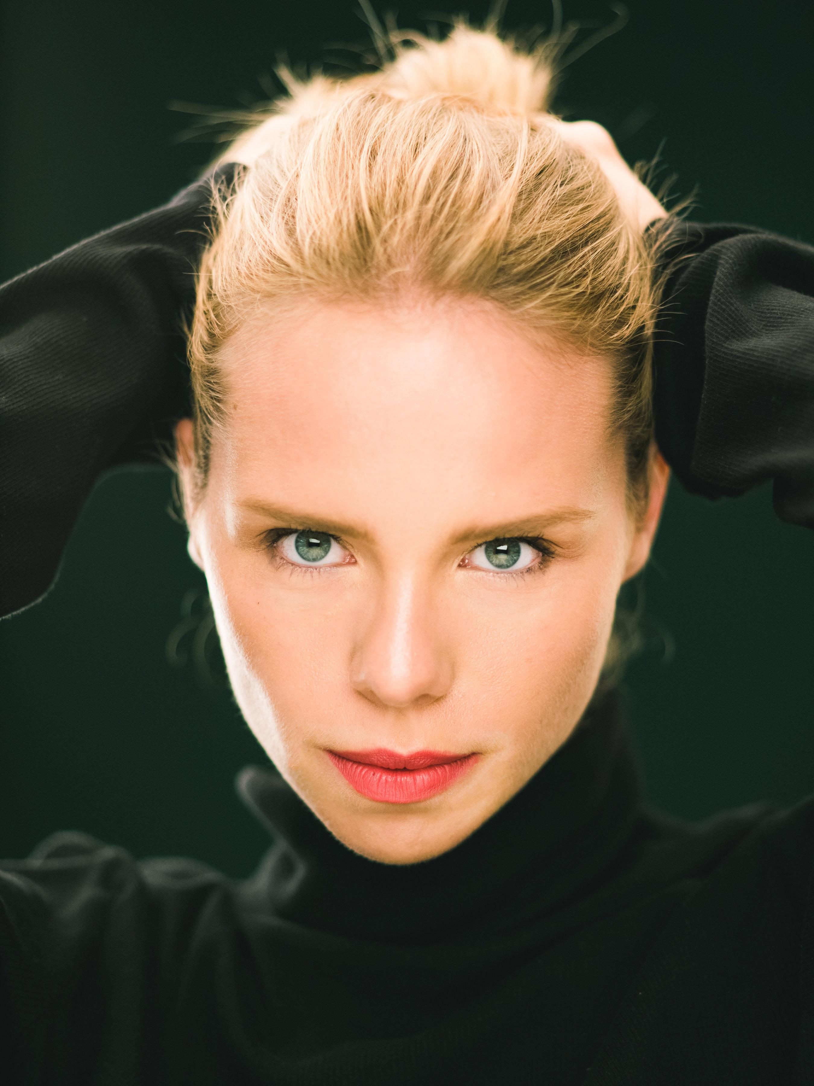 actor Yanina Hope large photo