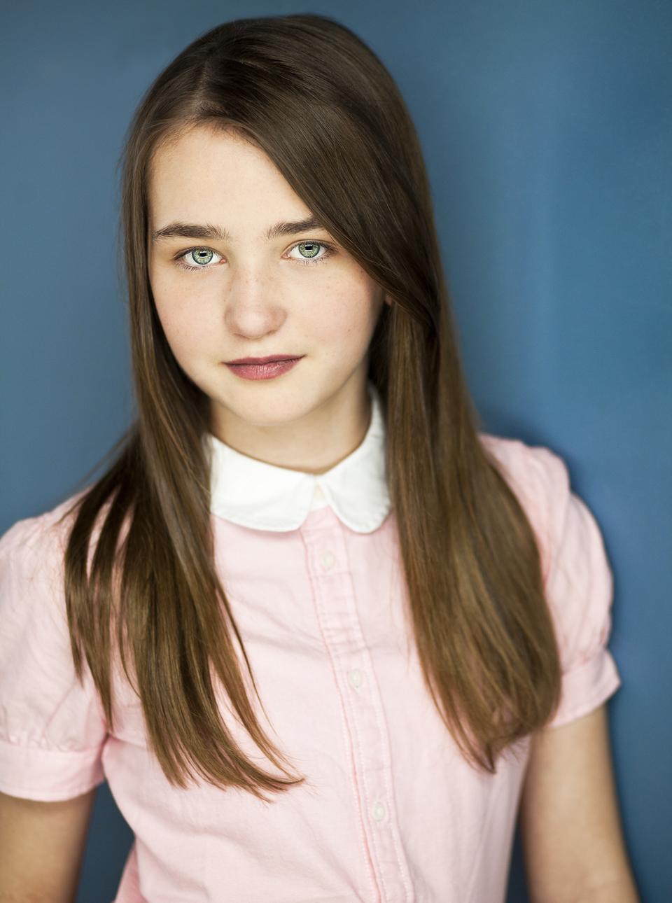 actor Victoria Robertson large photo