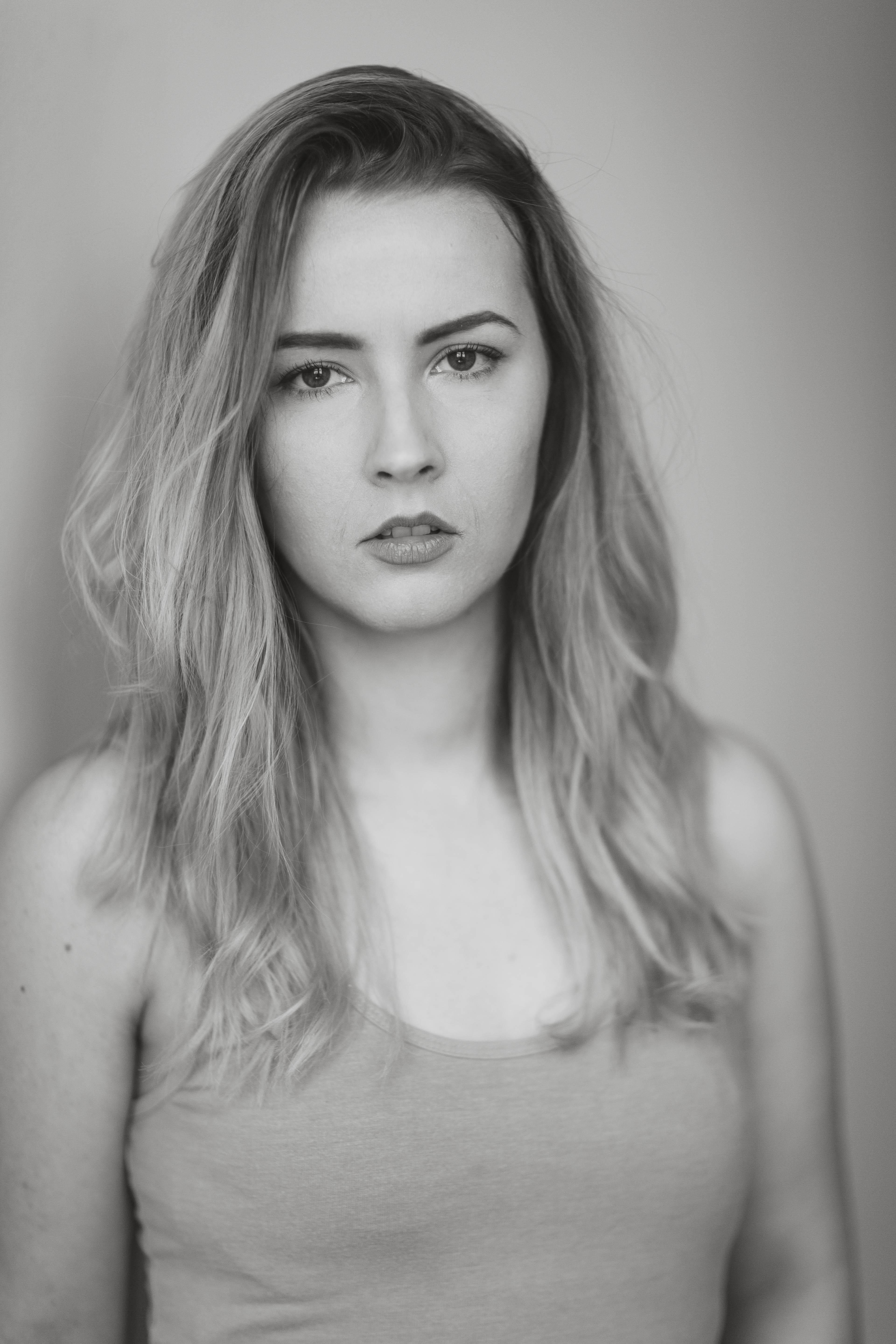 actor Brooke Henderson large photo