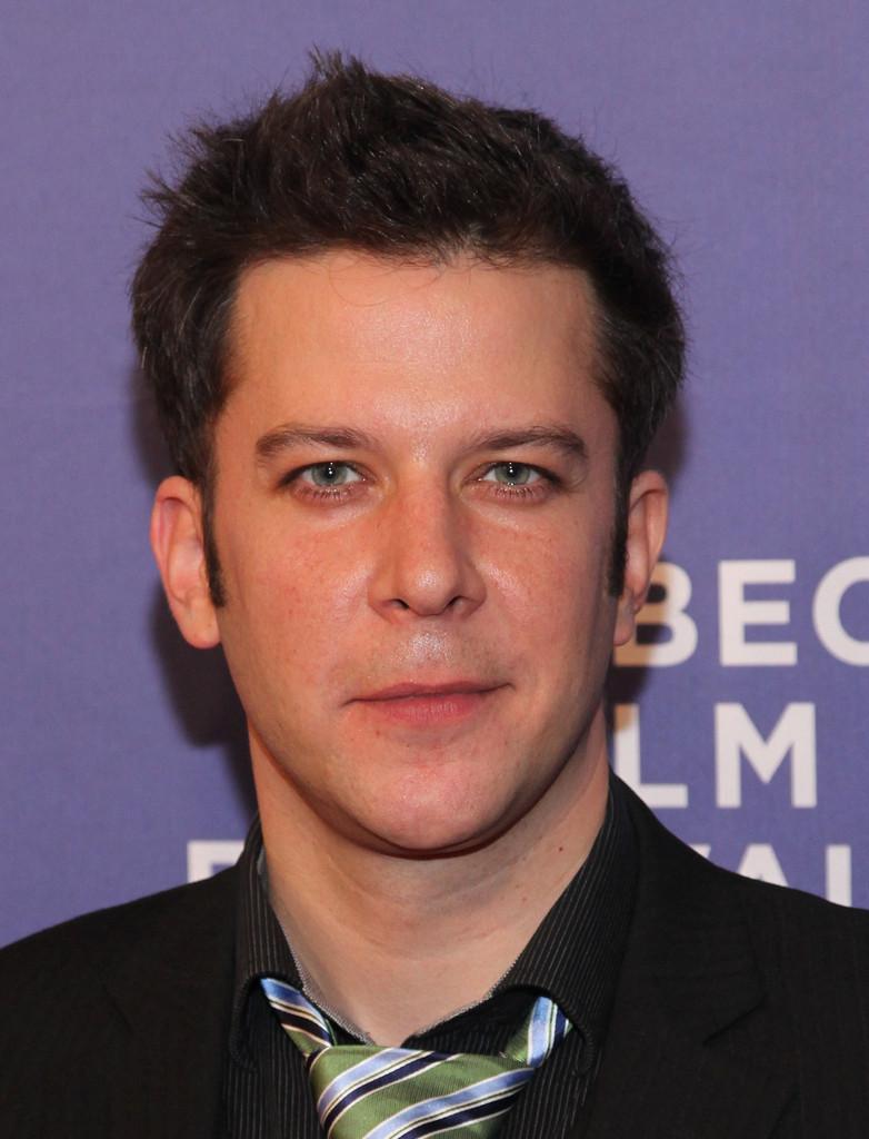 actor Vincent Hoss-Desmarais large photo