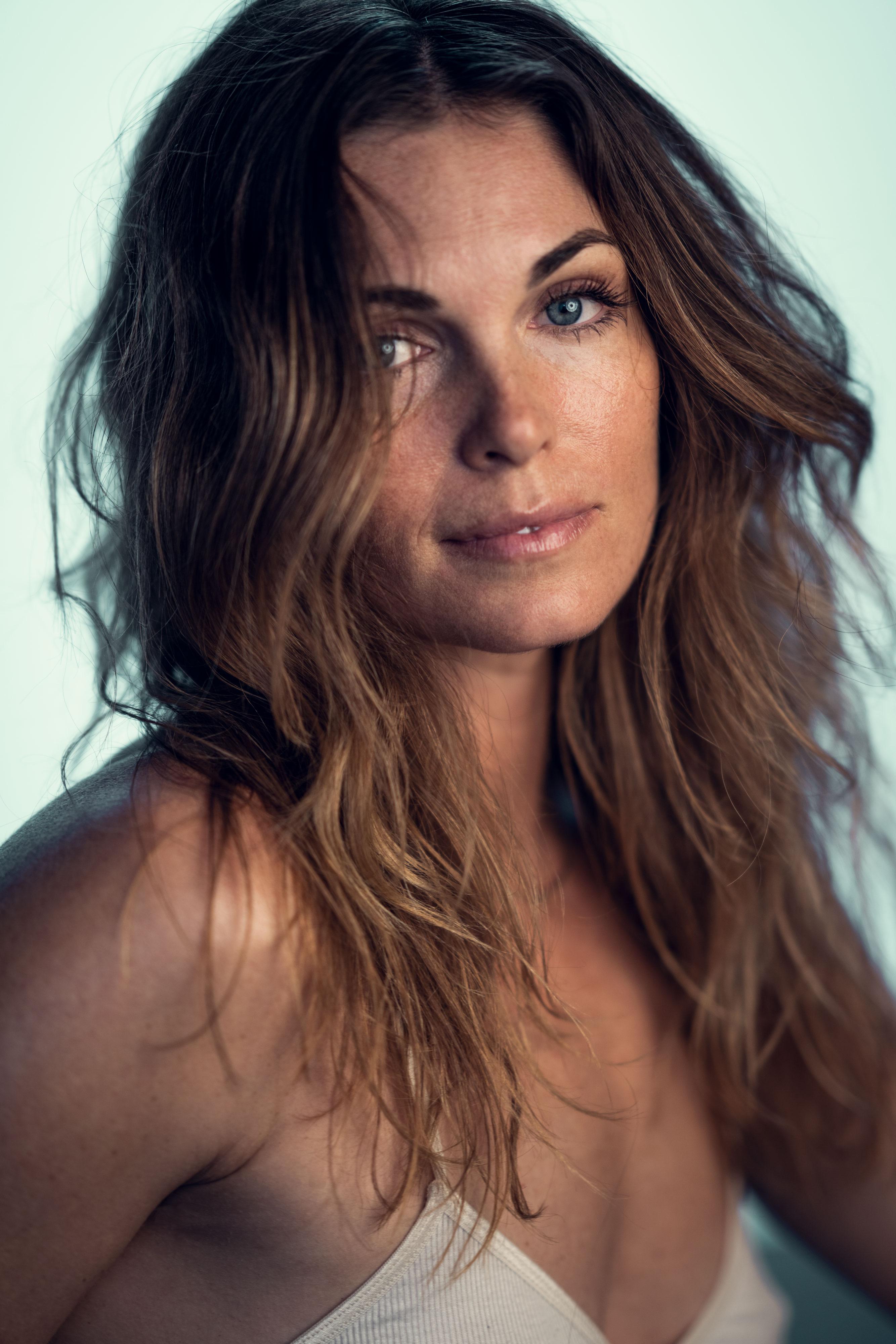 actor Kate French large photo