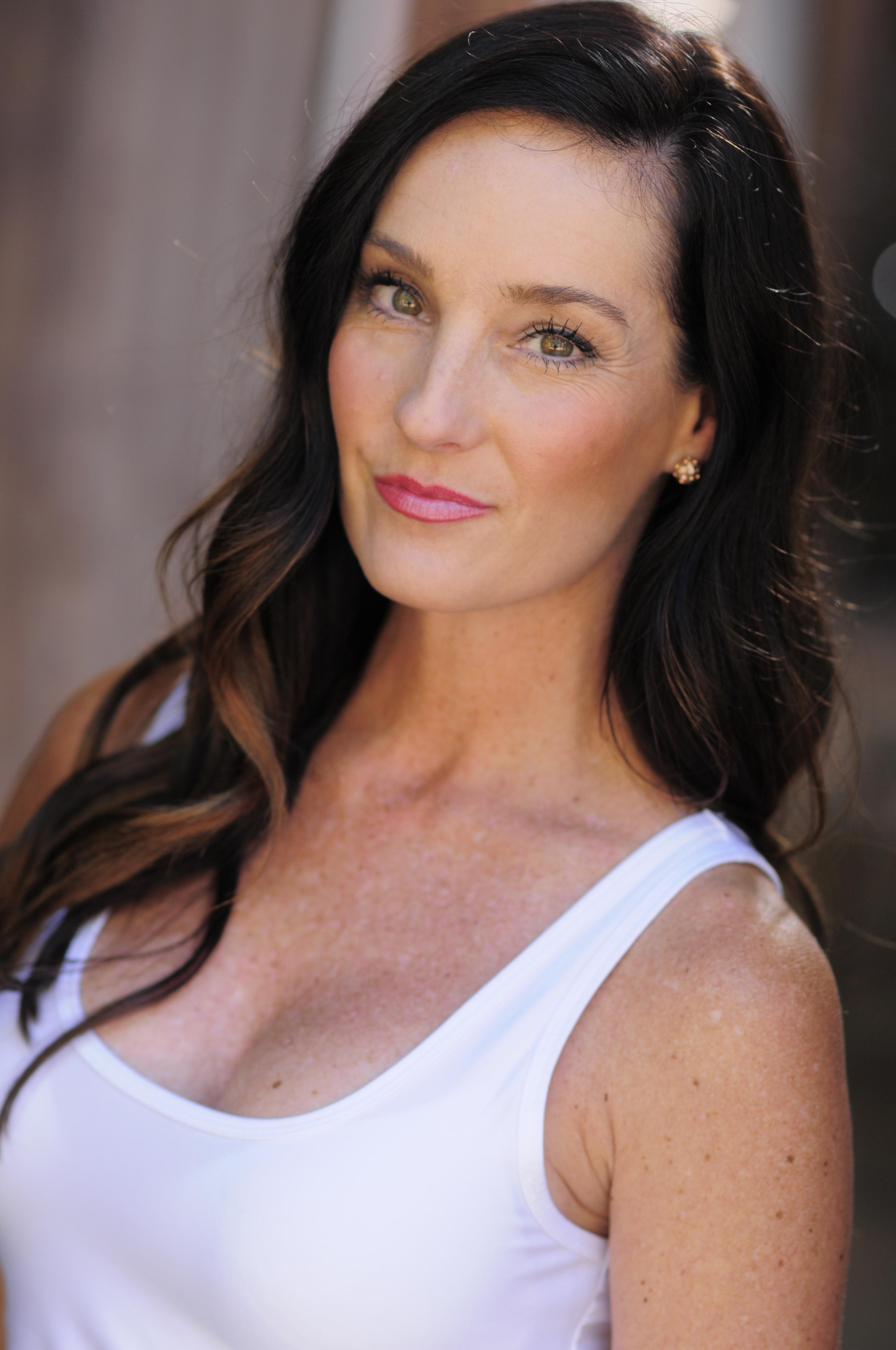 actor Leesa Neidel large photo