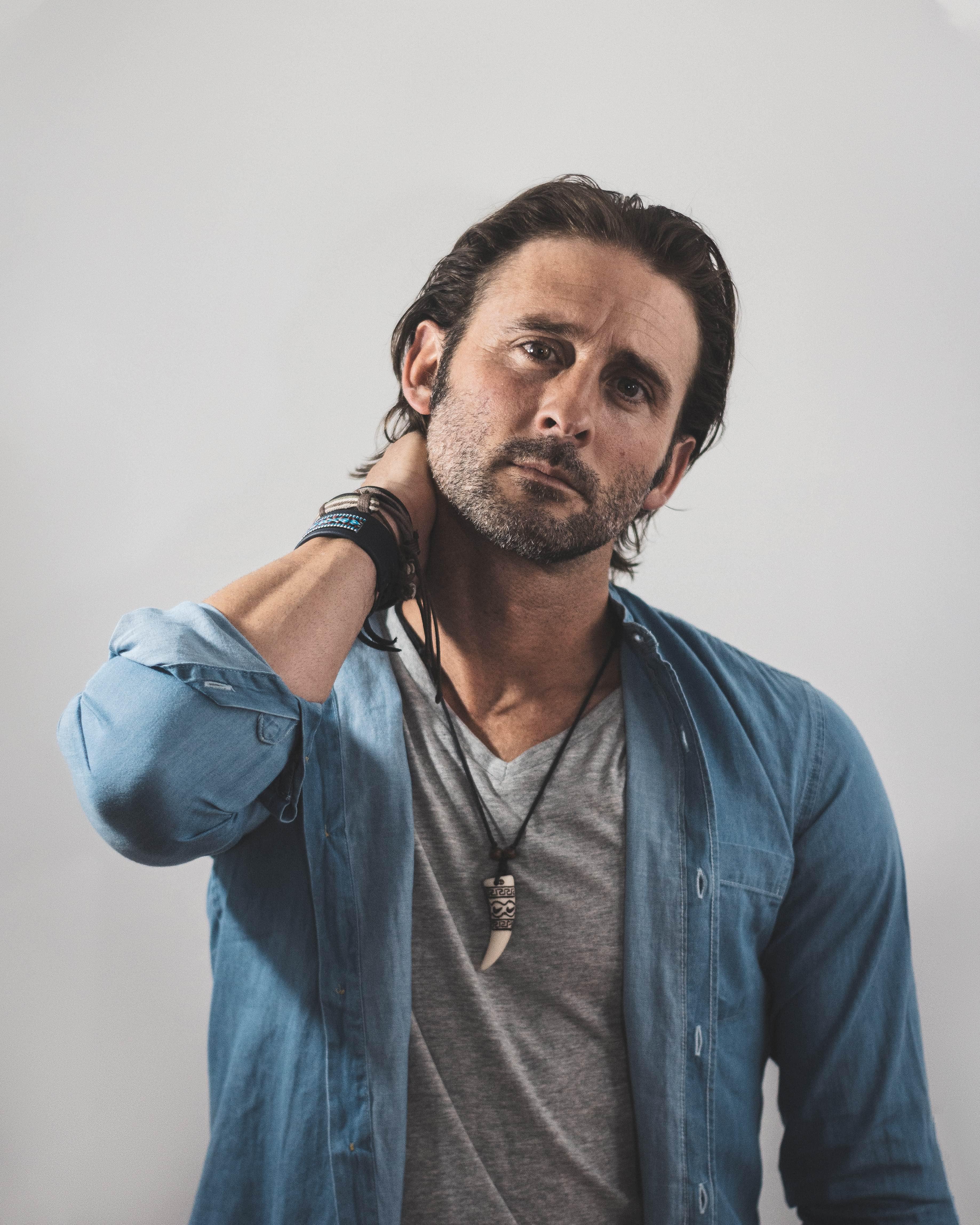 actor Isaac Gracia large photo