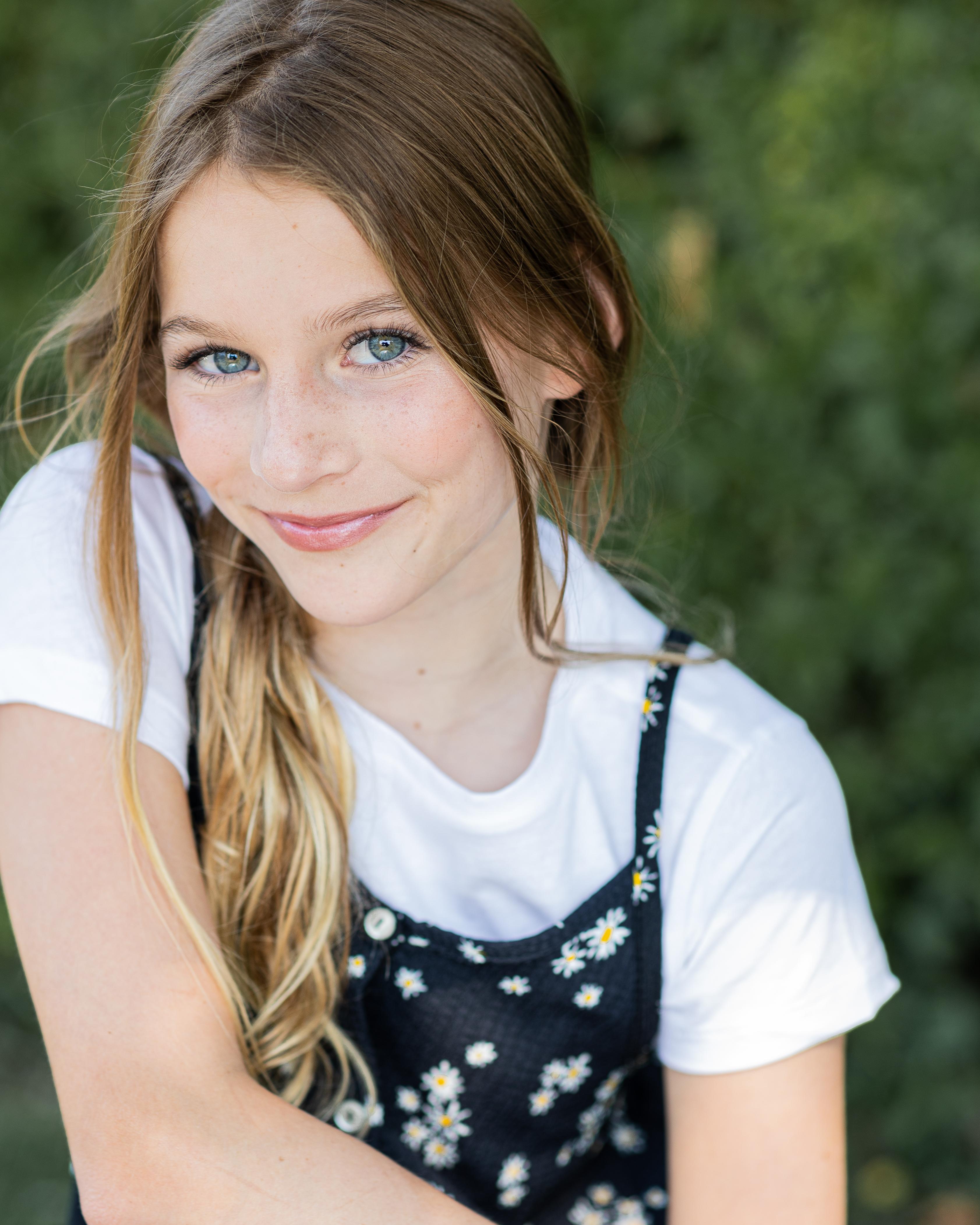 actor Avery Ilardi large photo