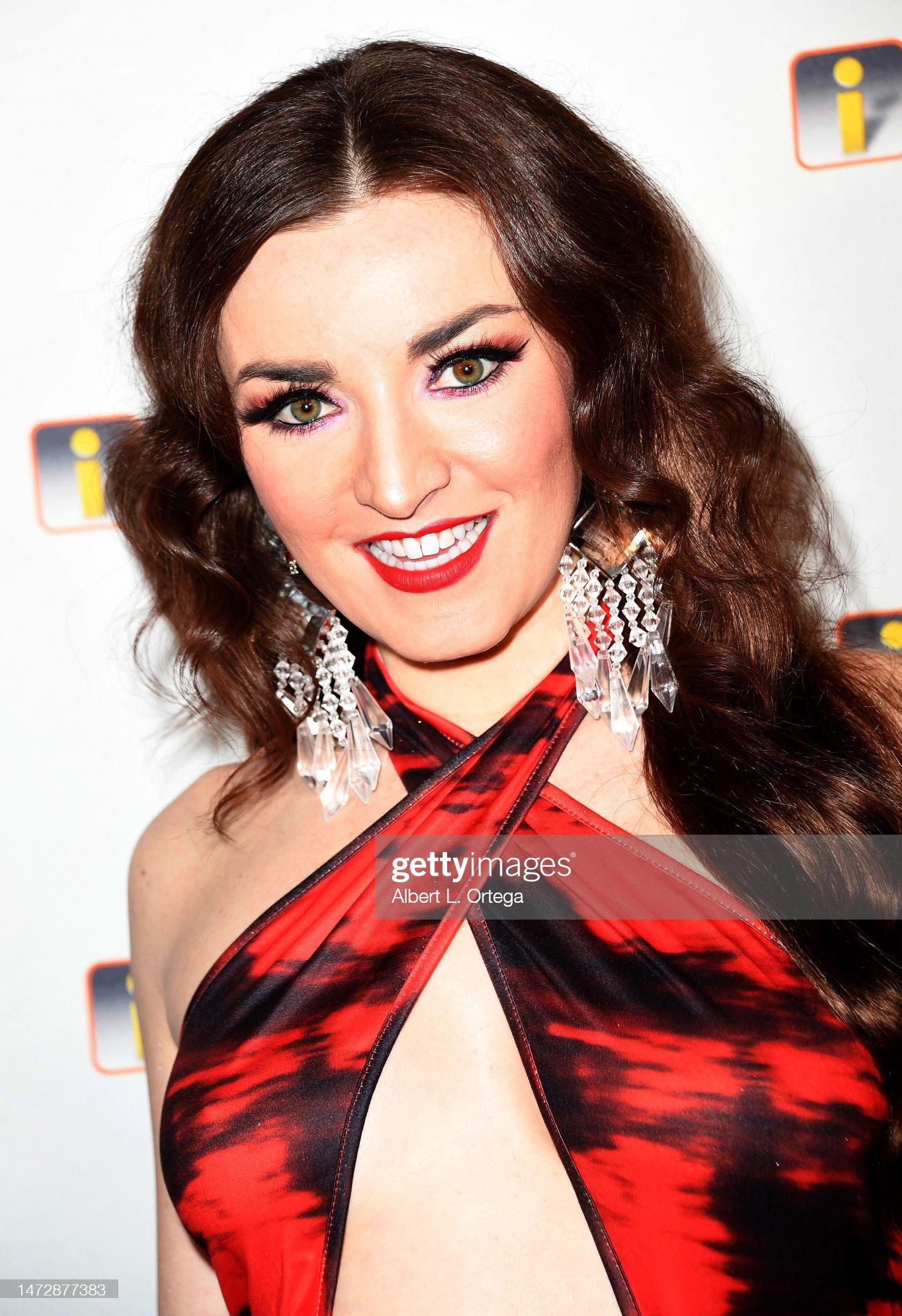 actor Erin Micklow large photo