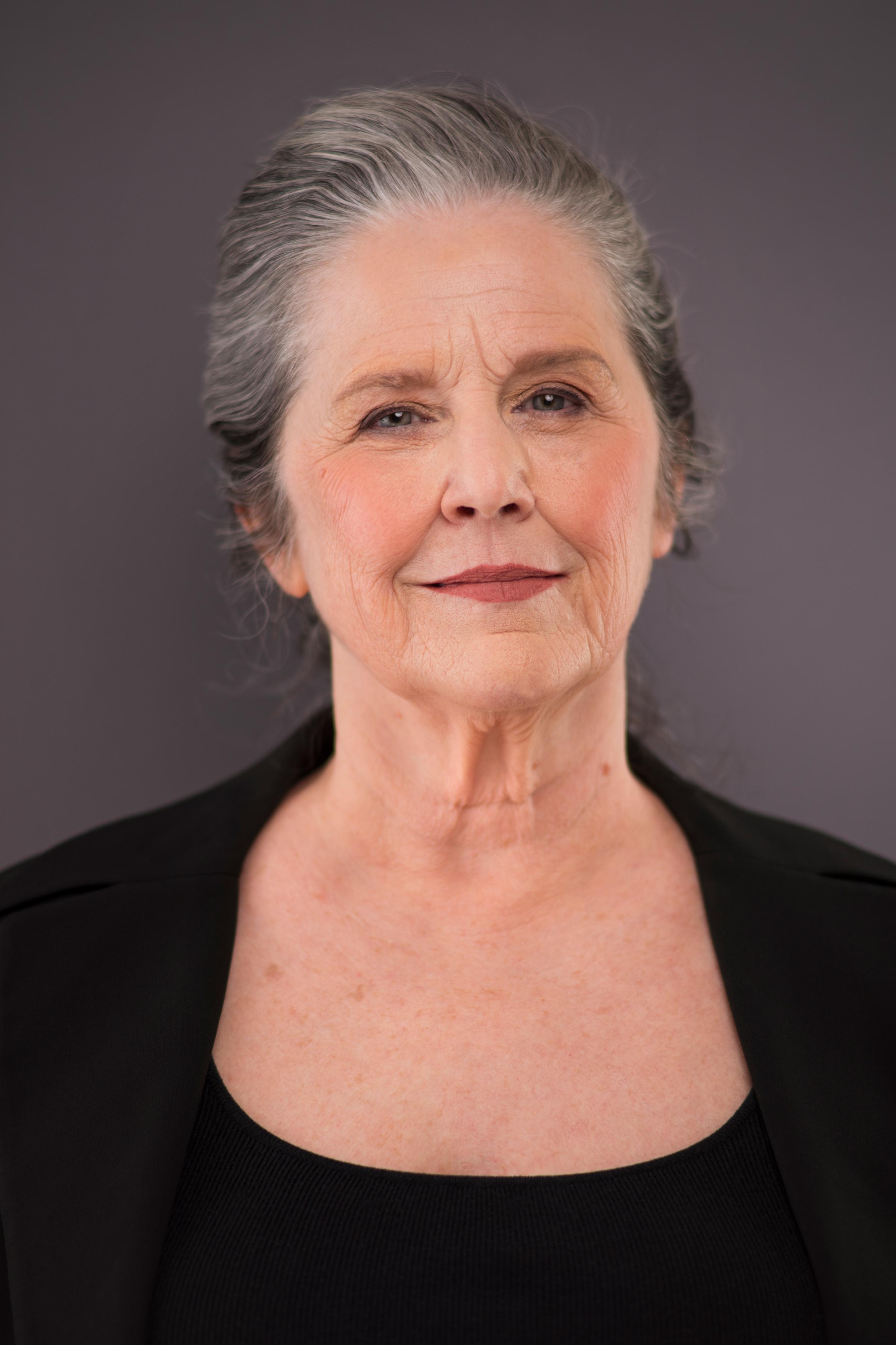 actor Julie Oliver-Touchstone large photo