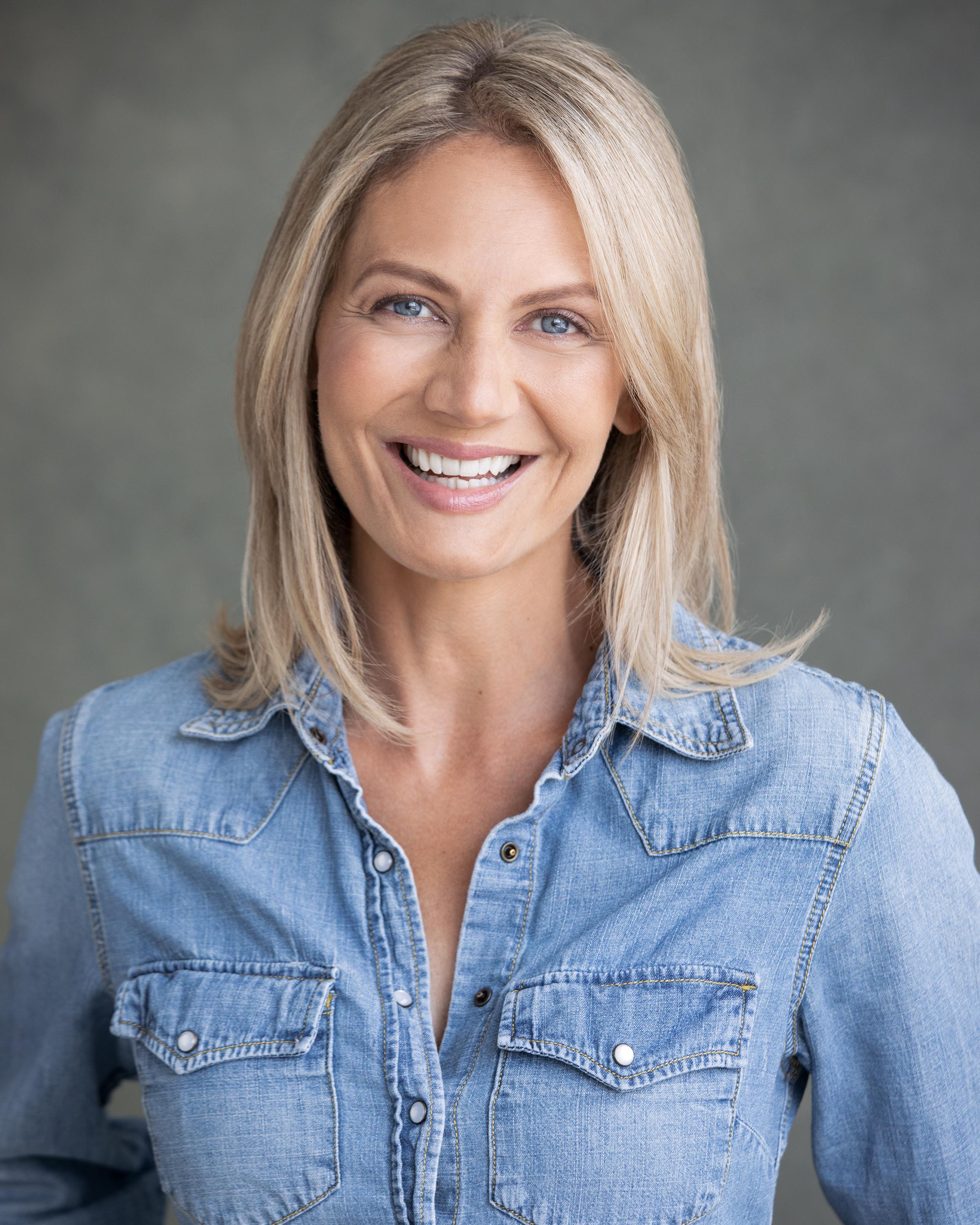 actor Sarah Cleveland large photo