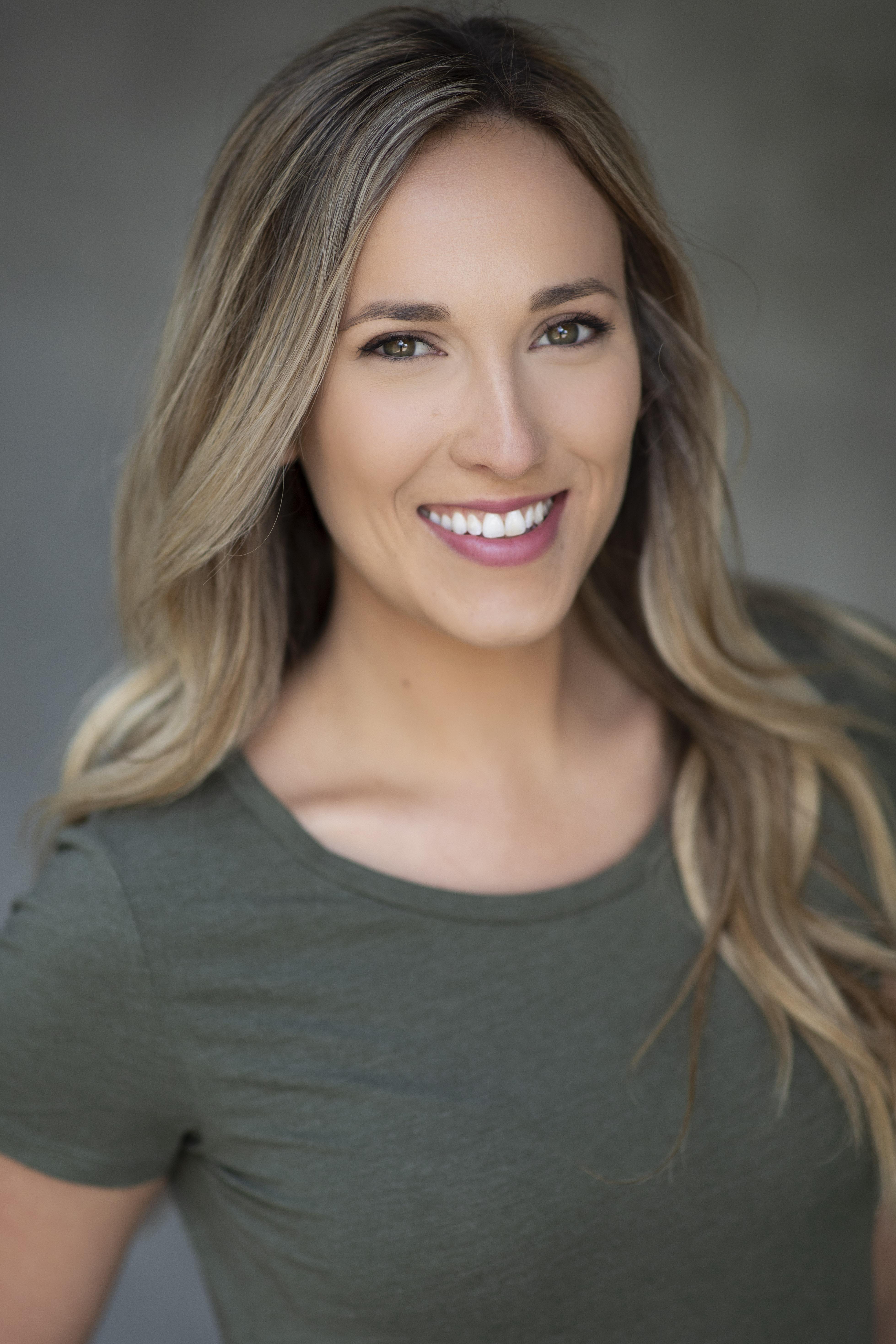 actor Sarah Kaplan large photo