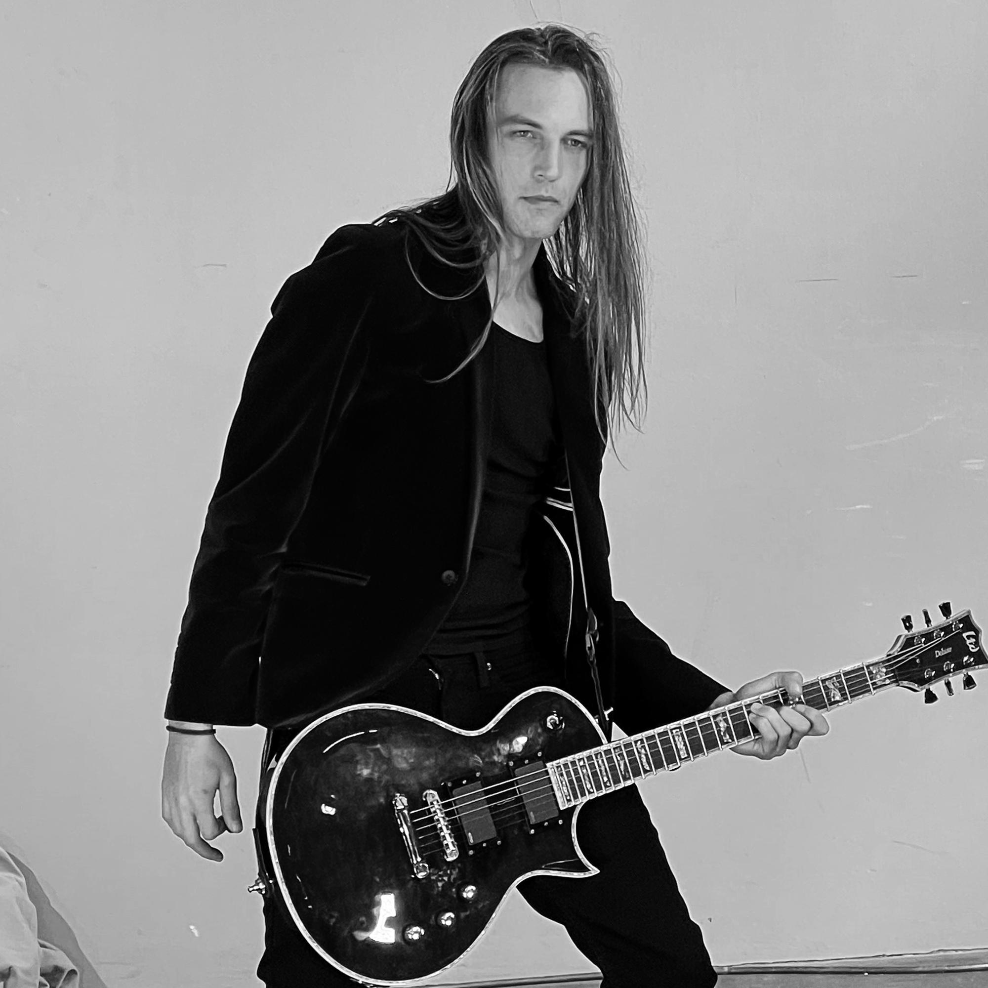 actor Drew Fortier large photo