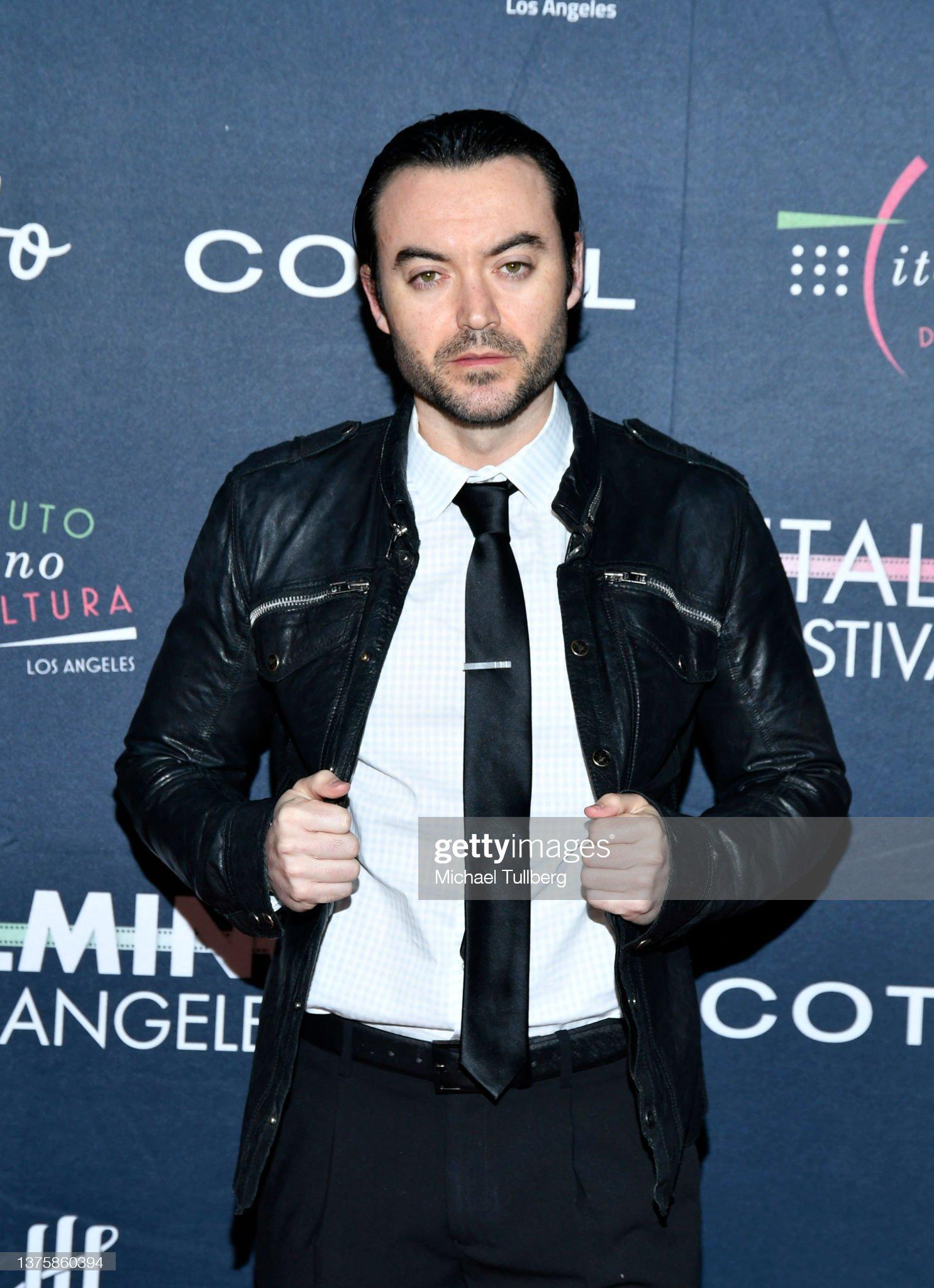 actor Chris Levine large photo