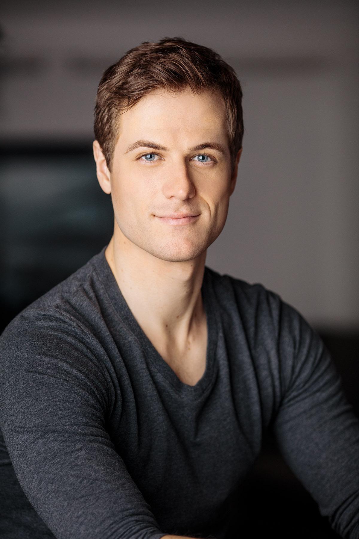 actor Kyal Scott large photo