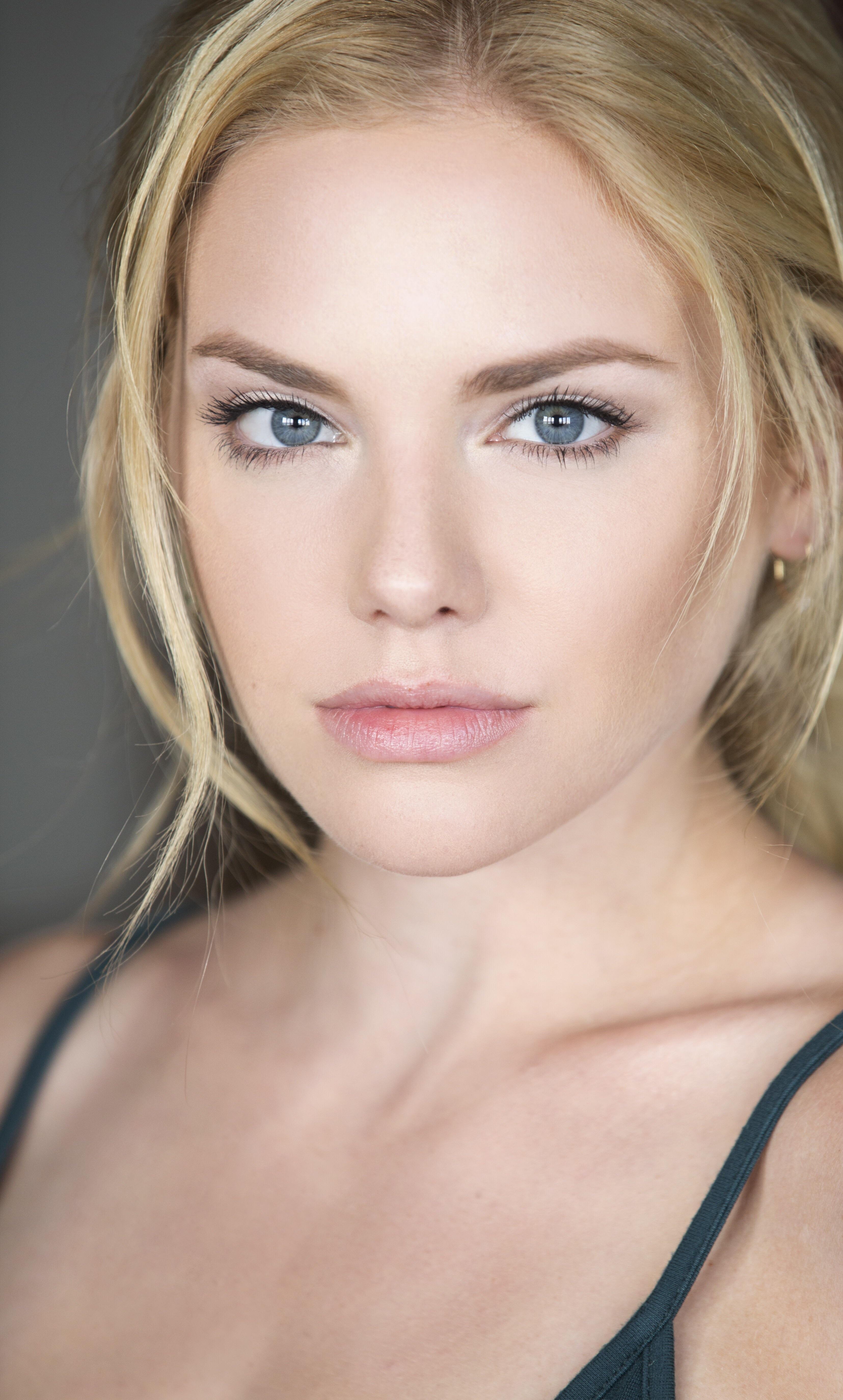 actor Mackenzie Mauzy large photo