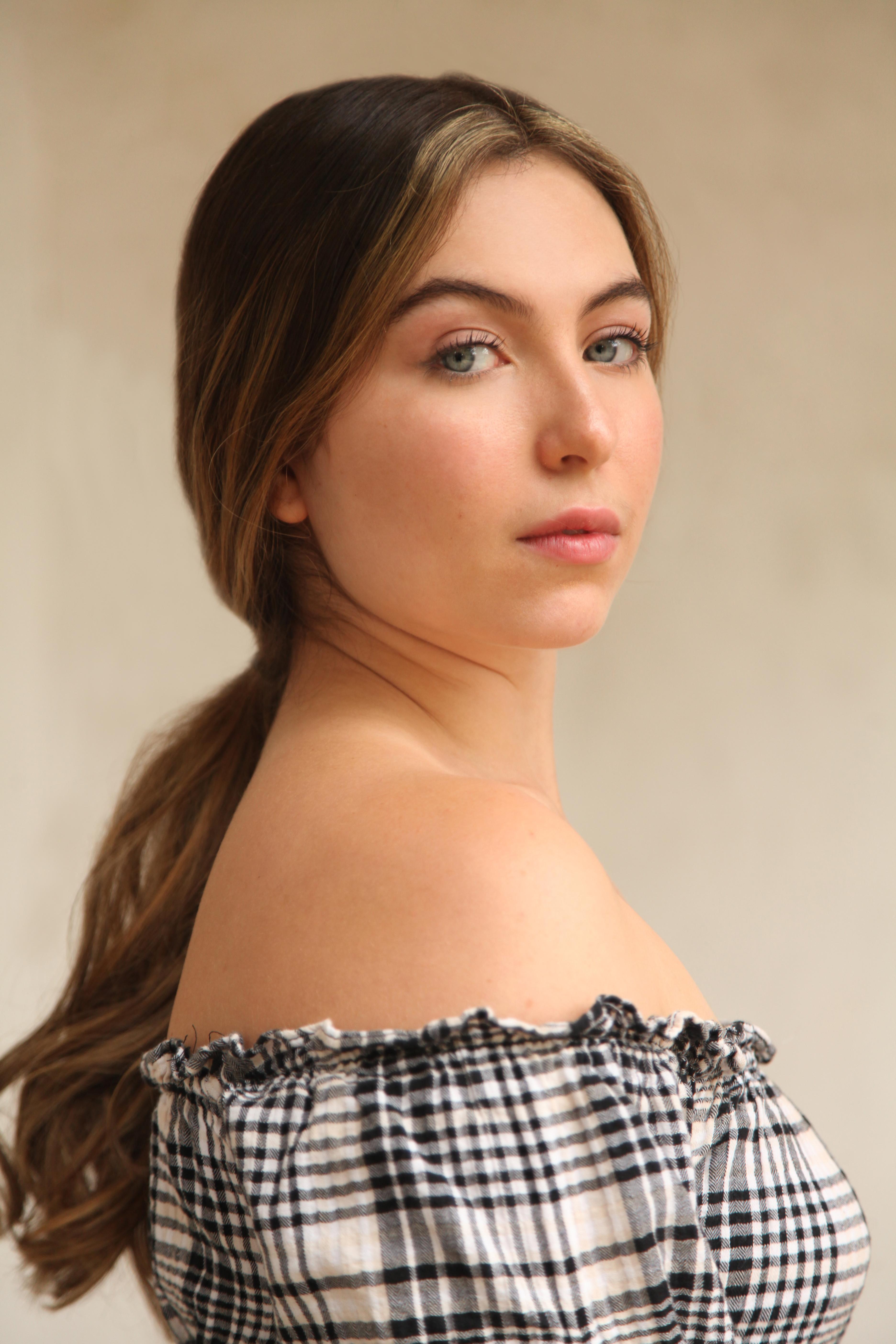 actor Joeley Gibson large photo