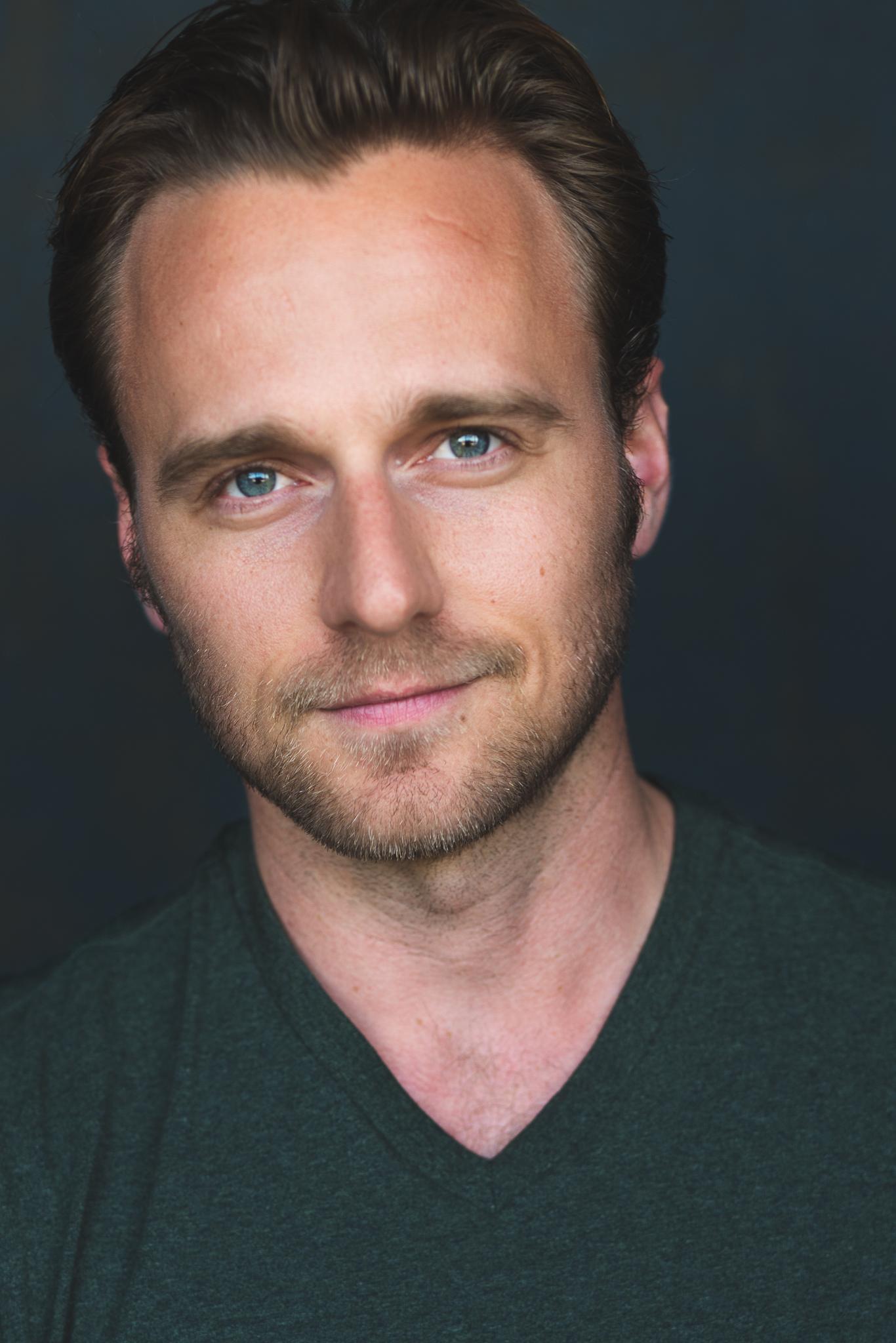 actor Sam Ashdown large photo