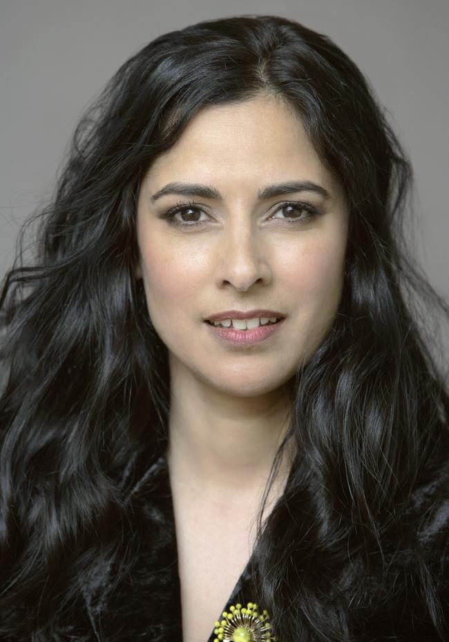 actor Leah Vandenberg large photo