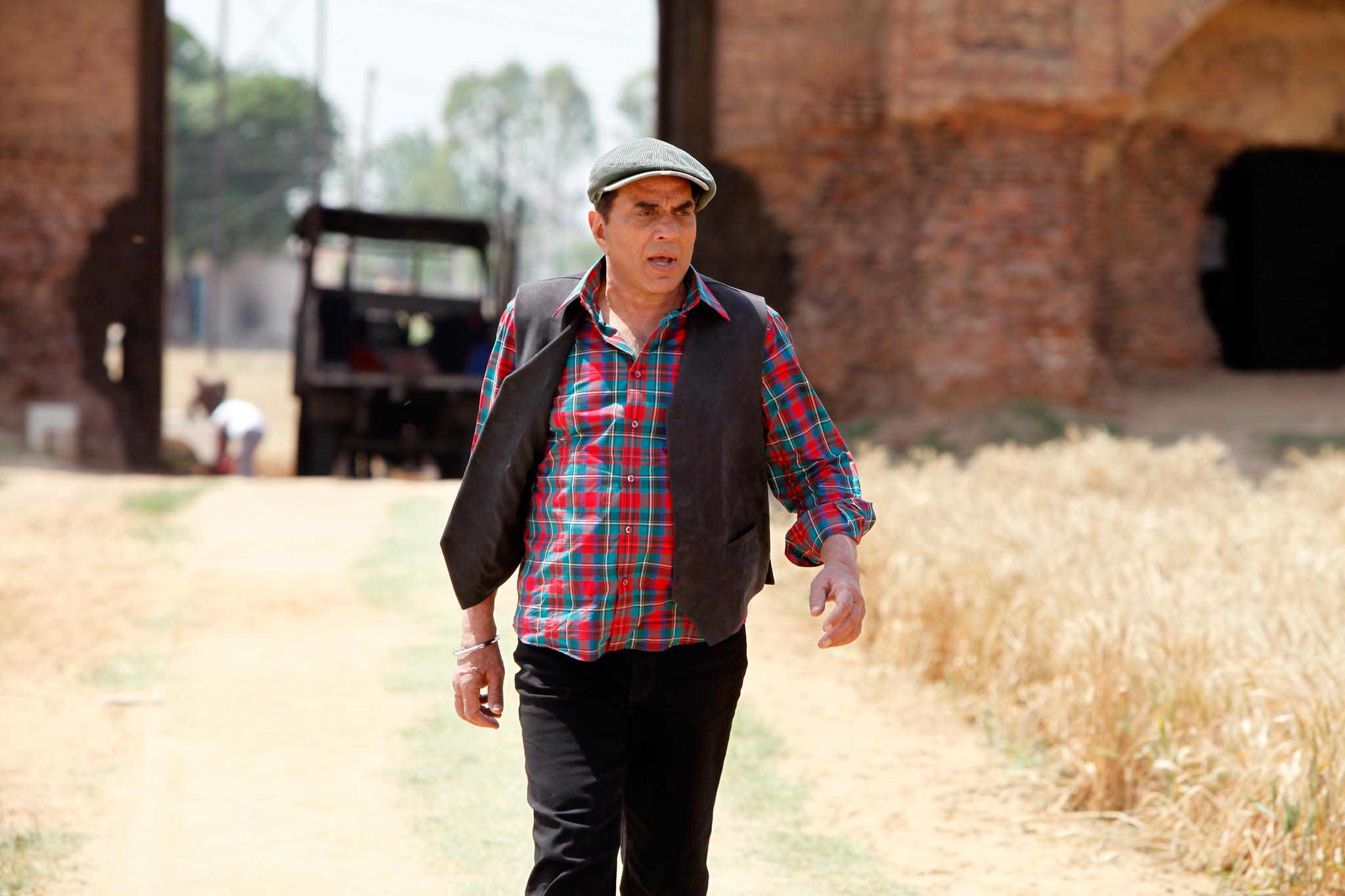 actor Dharmendra large photo