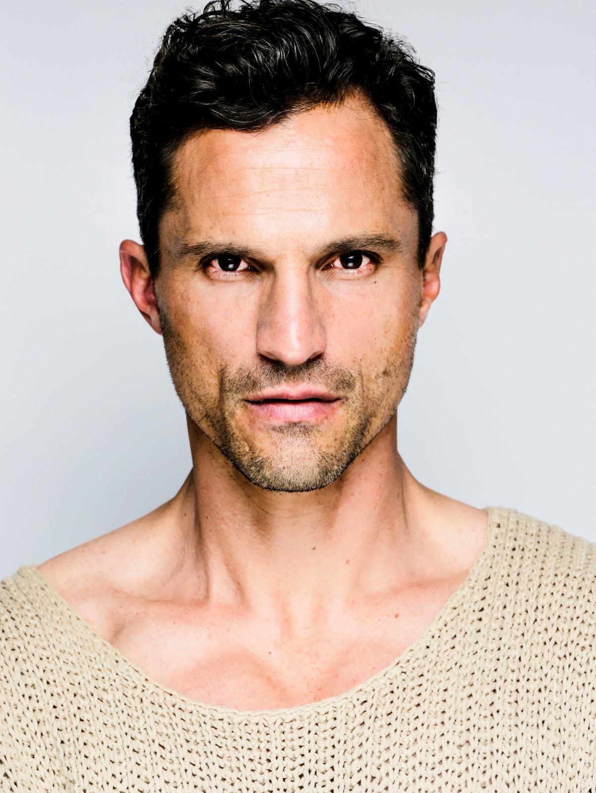 actor Dan Mor large photo