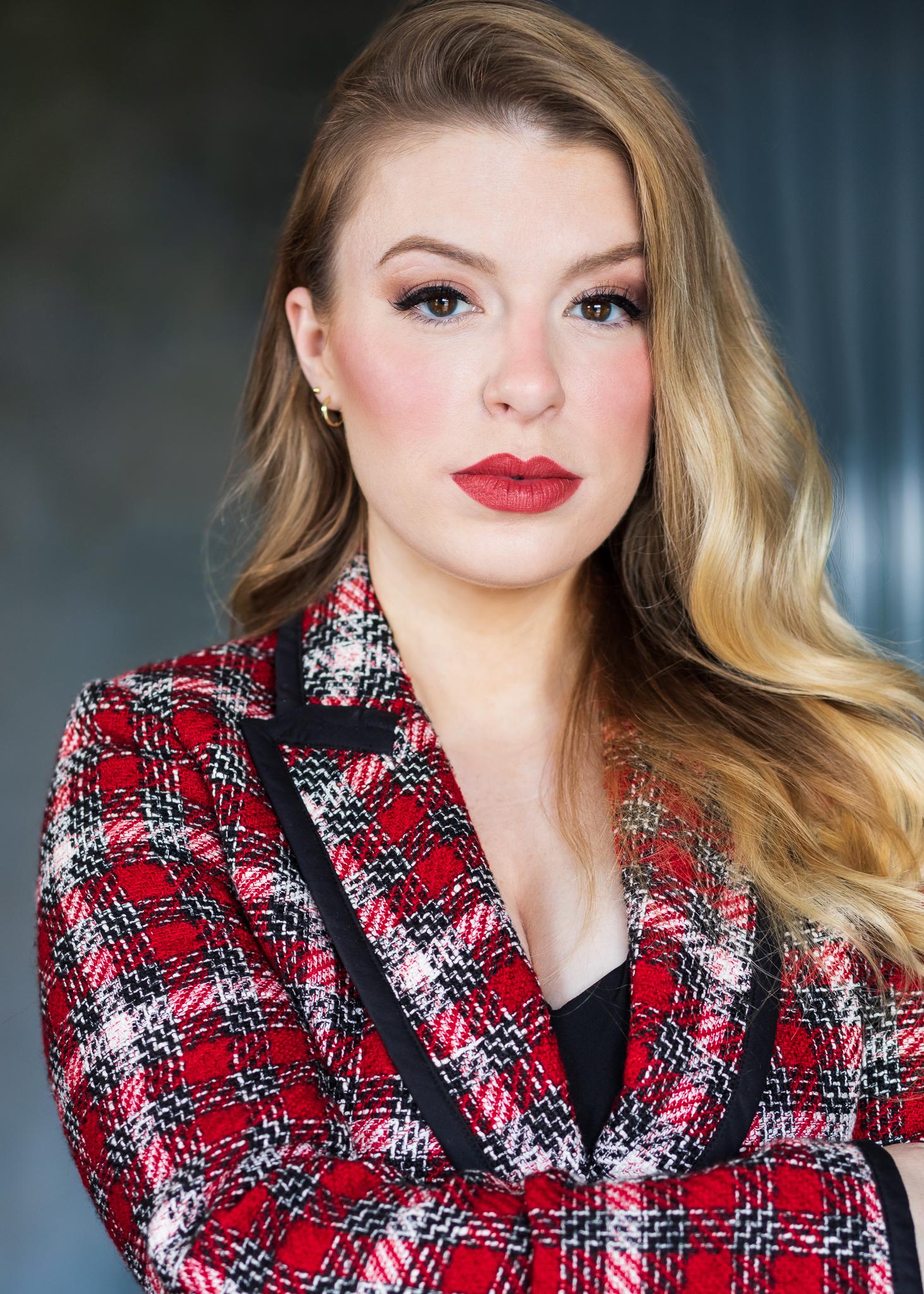 actor Lizzie Mears large photo