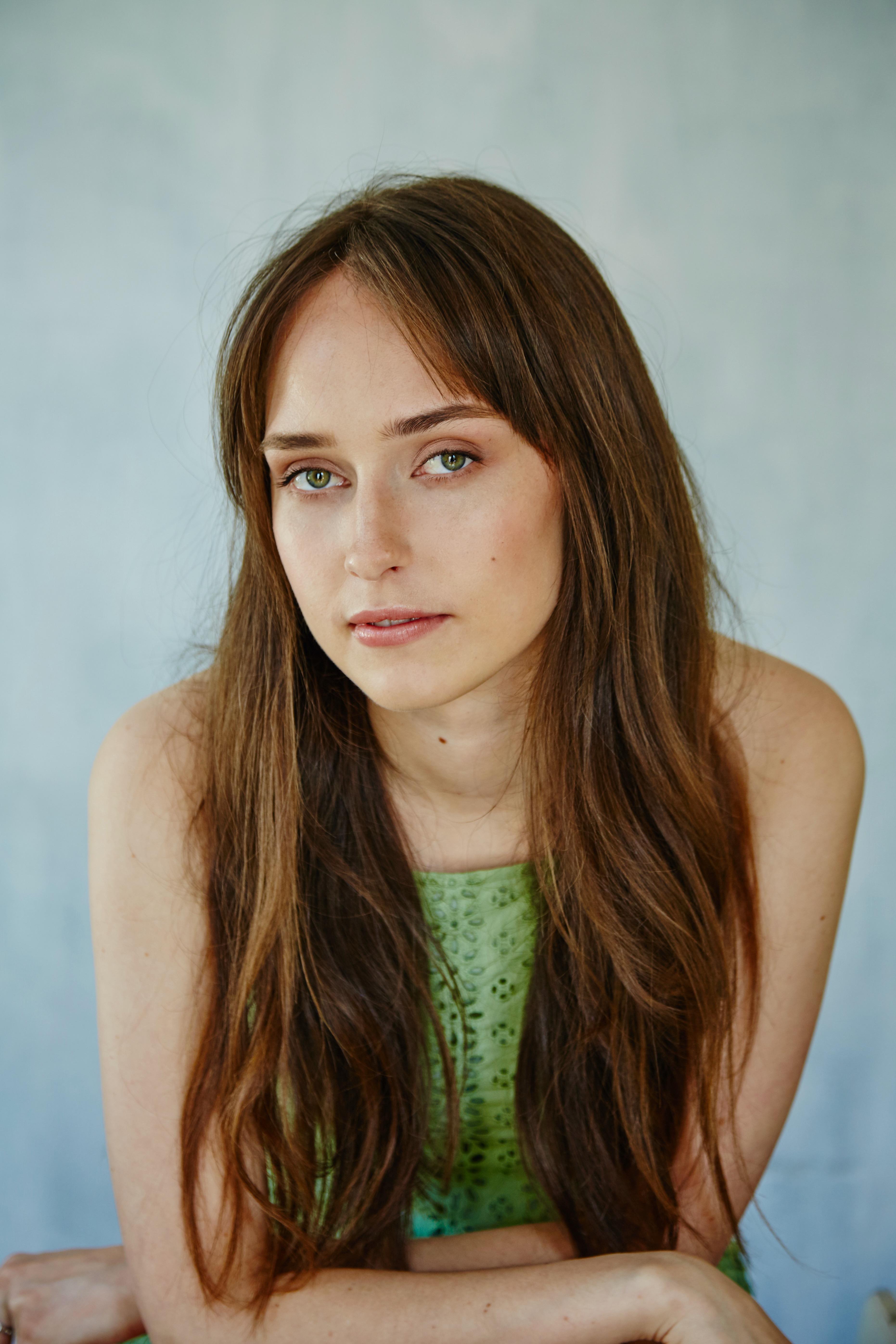 actor Georgia Eyers large photo