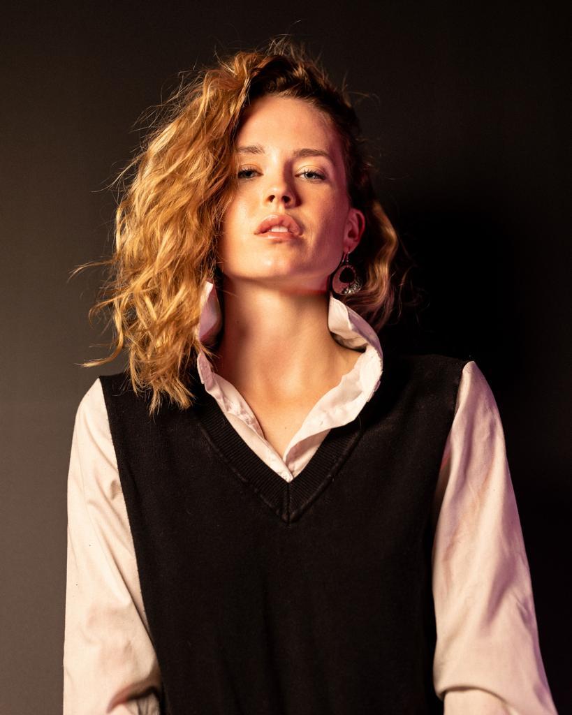 actor Kat Kaevich large photo