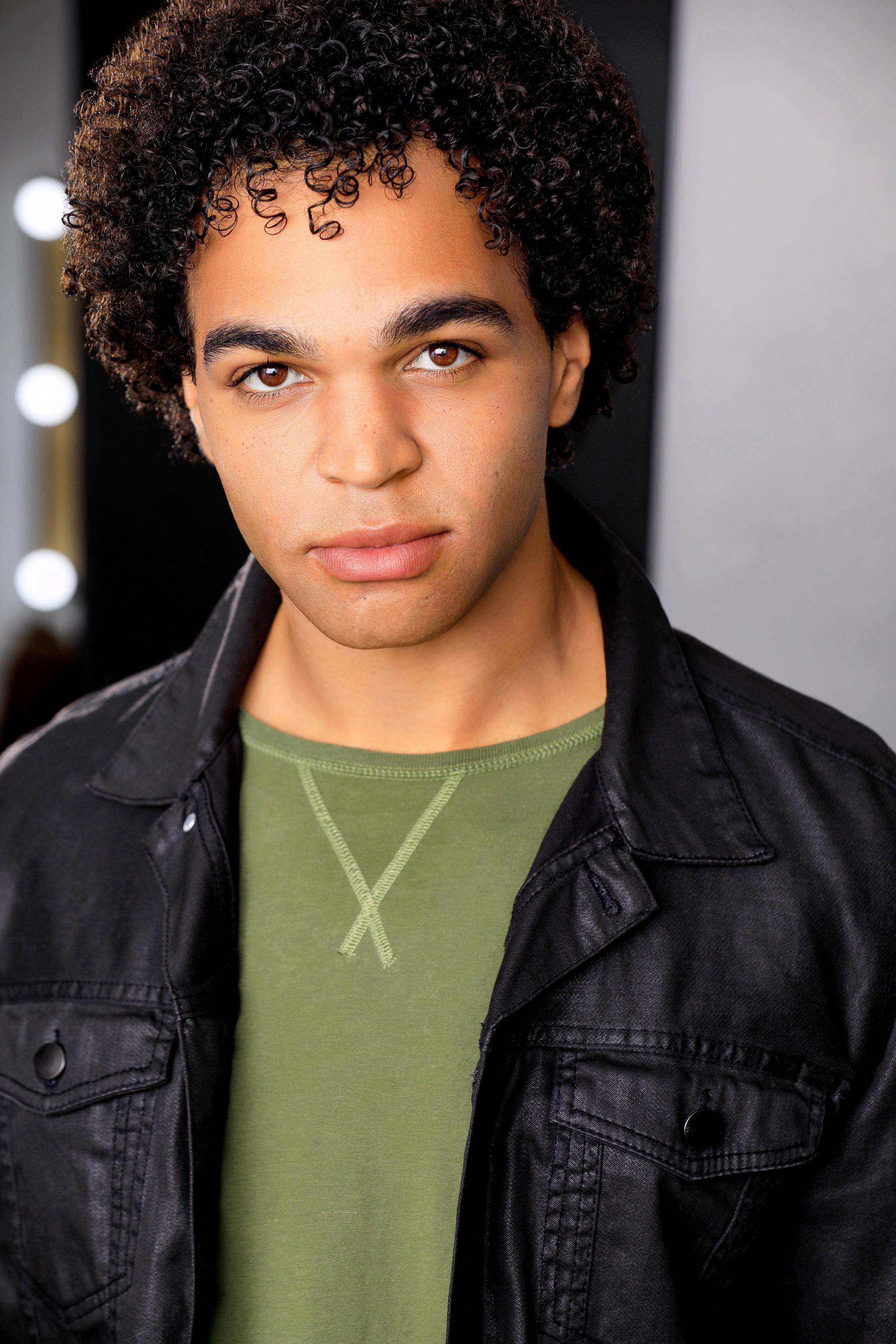 actor Azeem Vecchio large photo