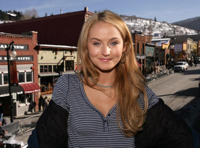 actor Katie Wall large photo