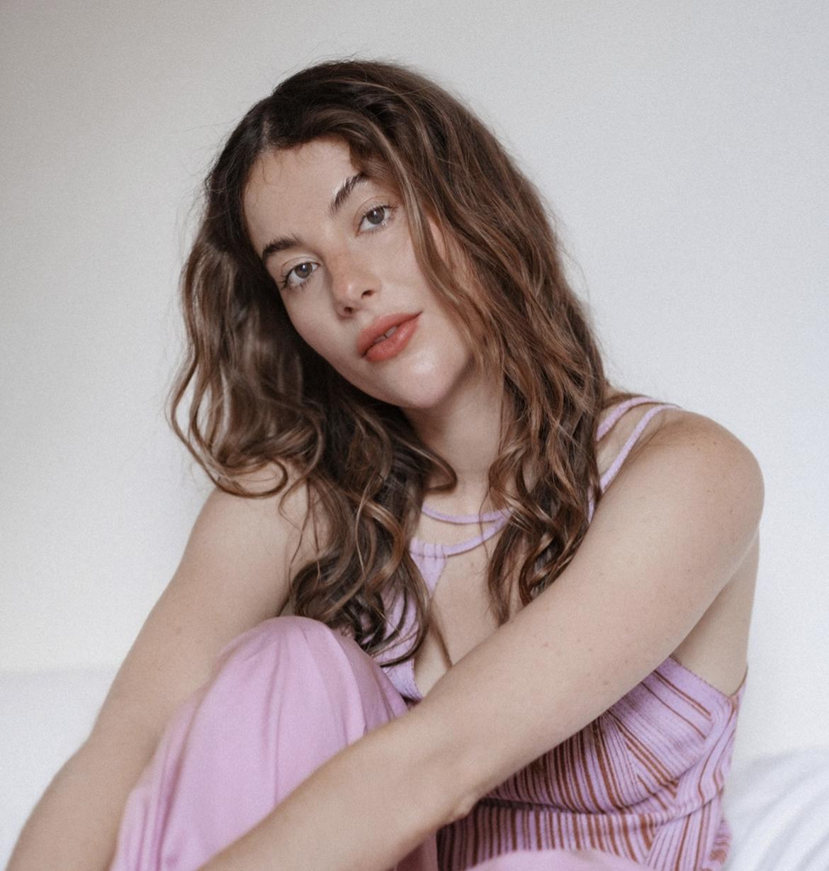 actor Karina Fontes large photo