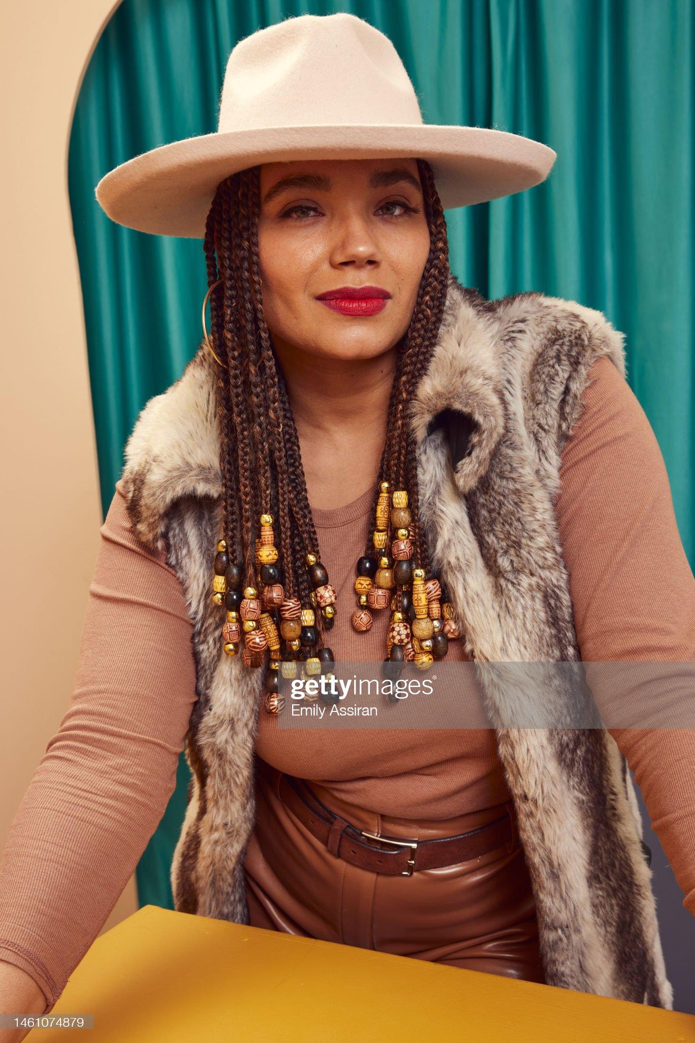 actor Samantha Basir large photo