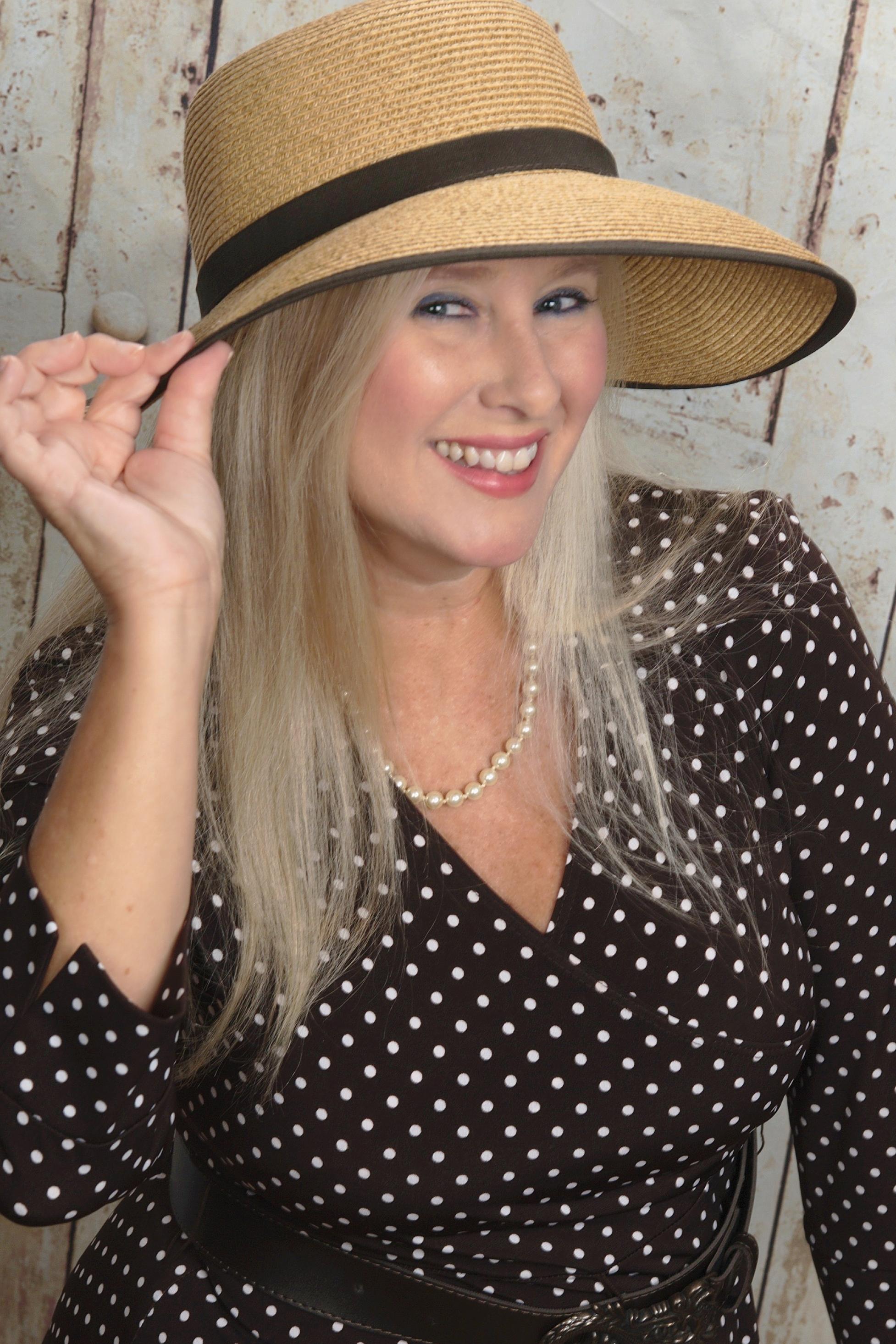 actor Lea Hutton Beasmore large photo