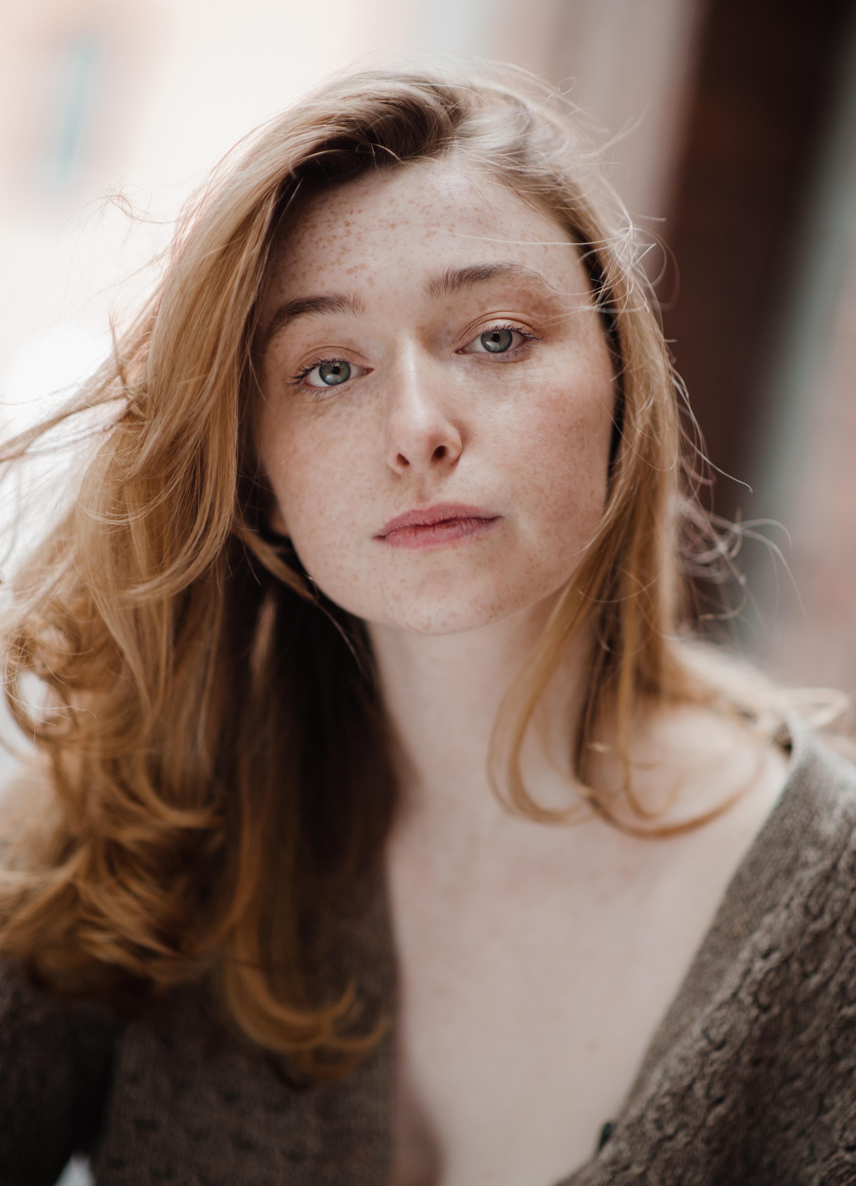 actor Bethany Whitmore large photo