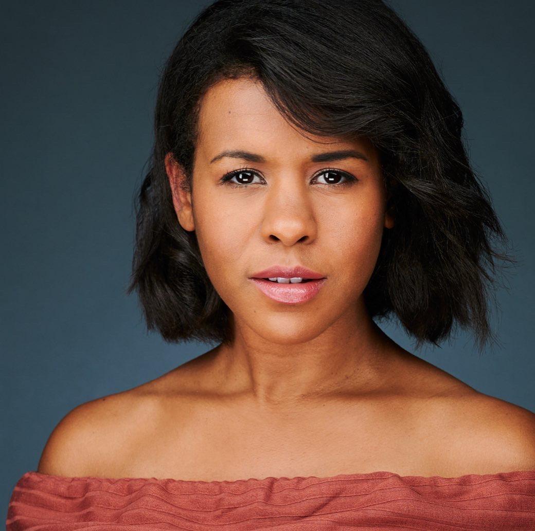 actor Amber Hutchins large photo