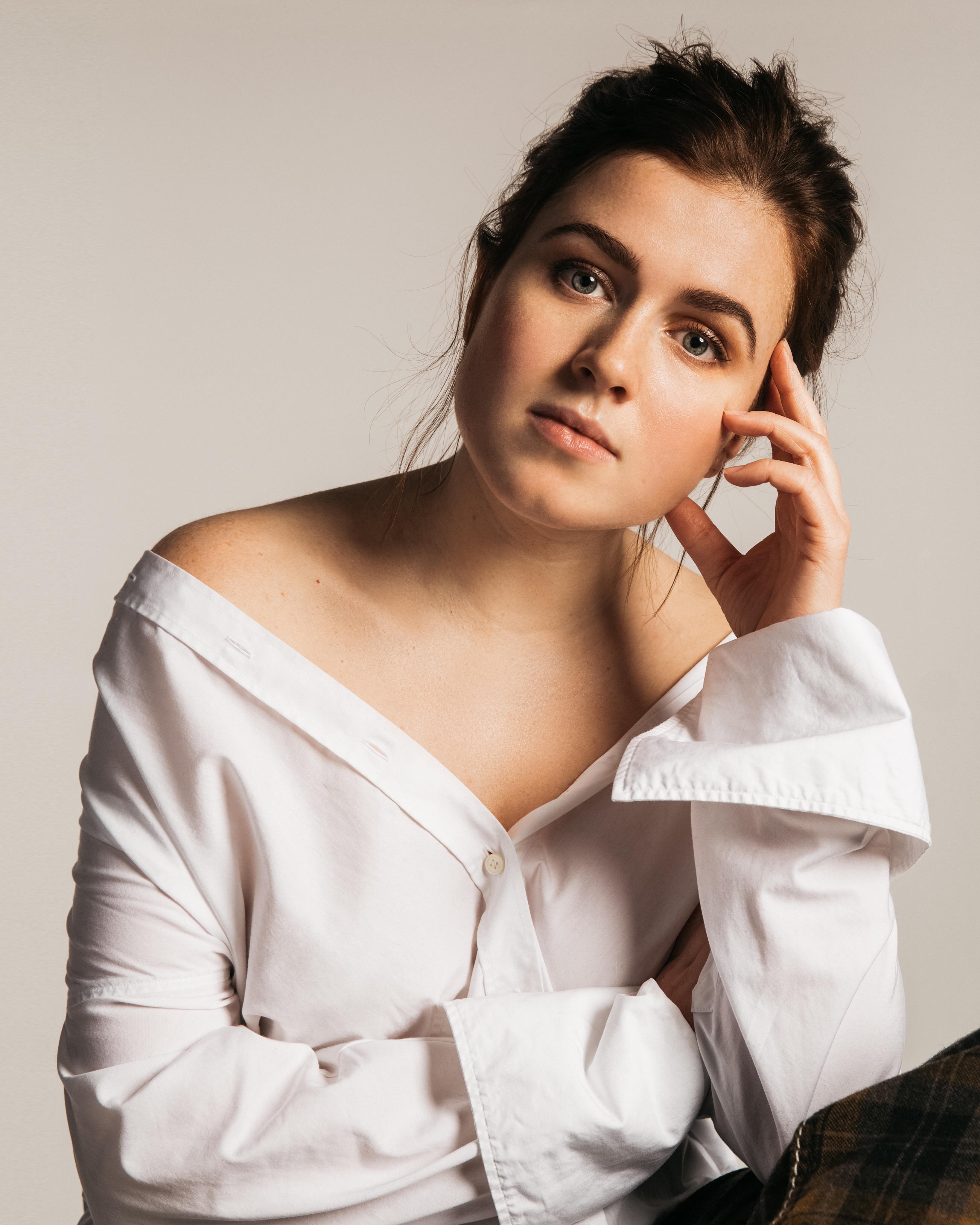 actor Amy Deasismont large photo