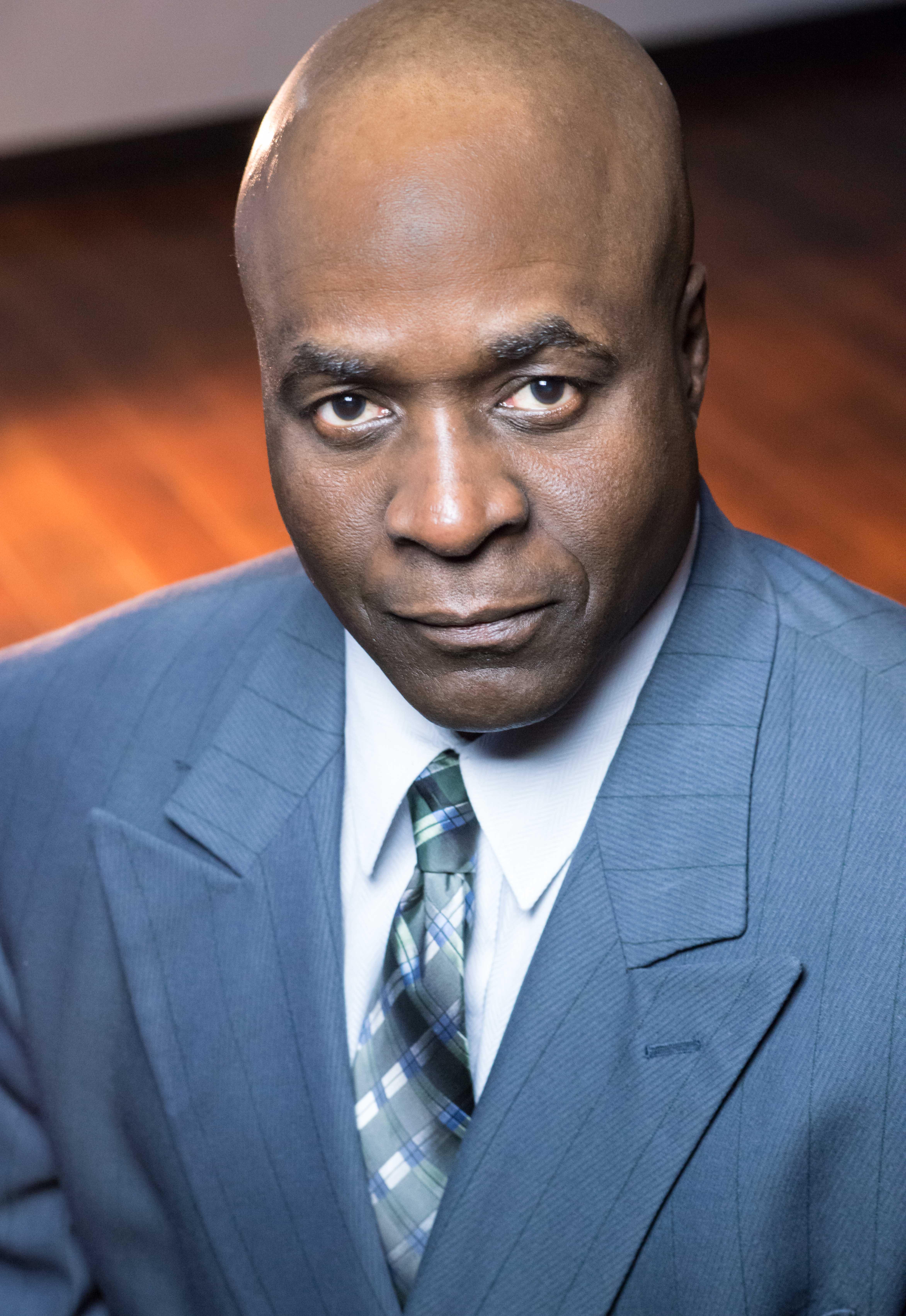 actor Kevin Louis large photo