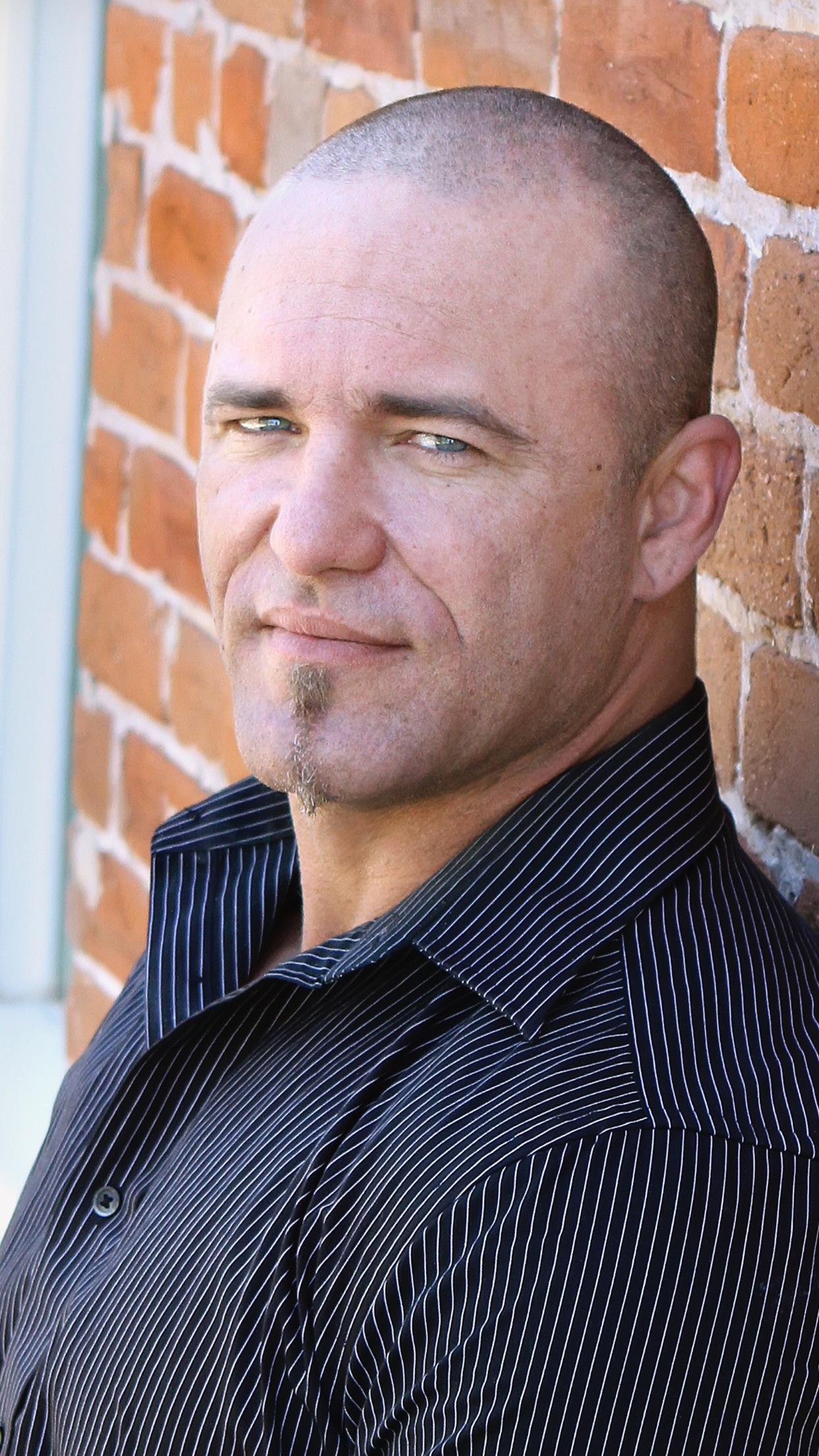 actor Derick Neikirk large photo