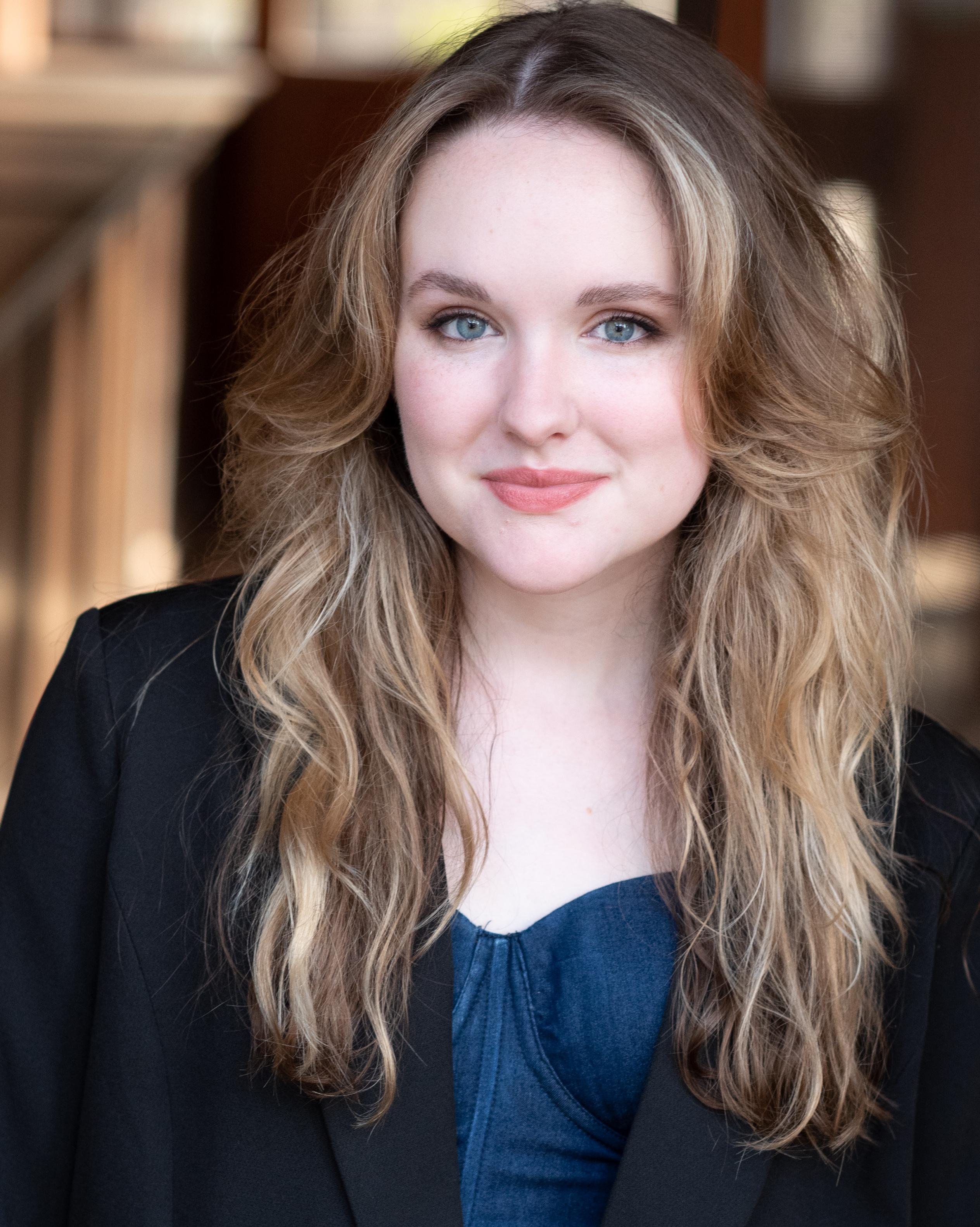 actor Ella Johns large photo