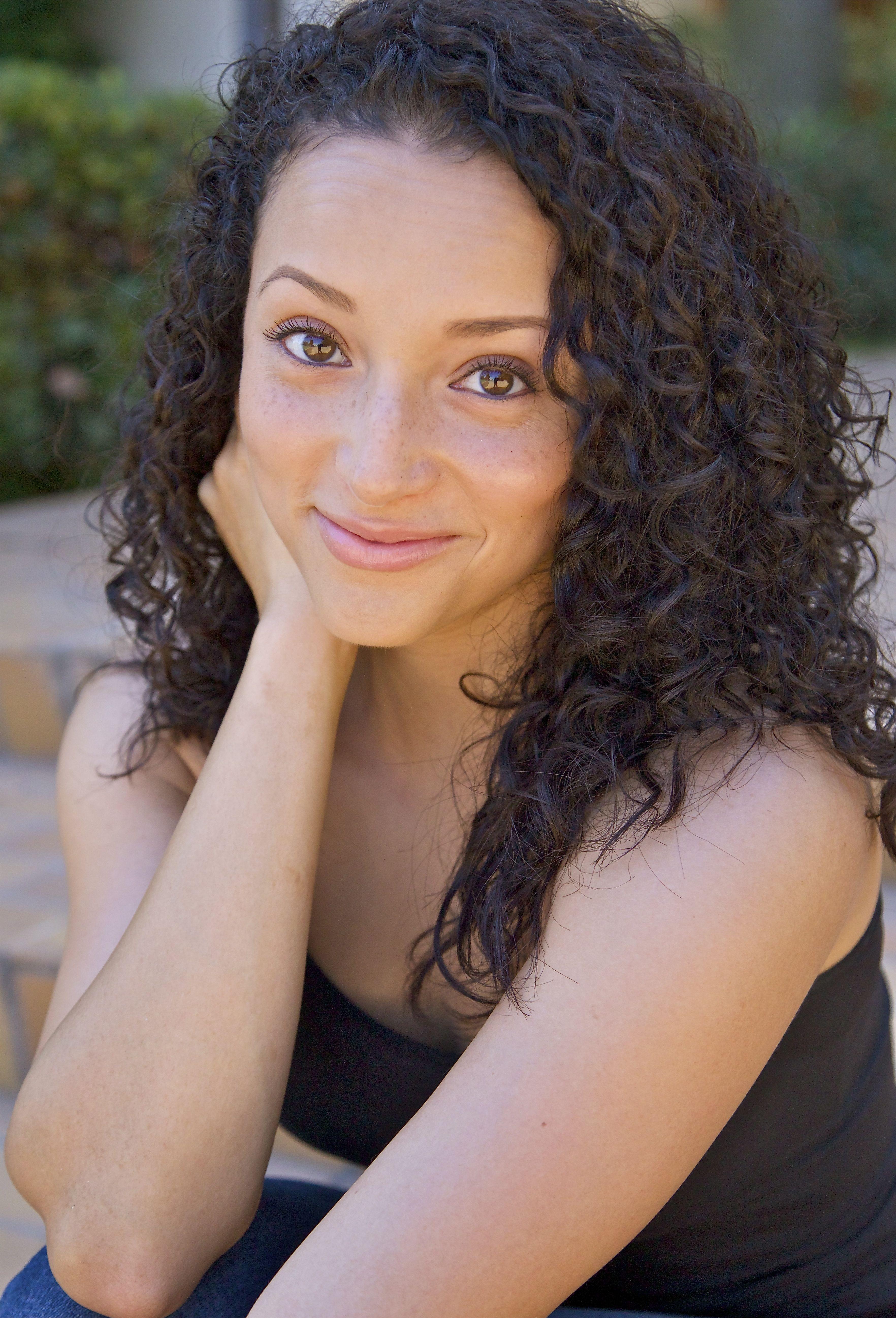 actor Danielle Vega large photo