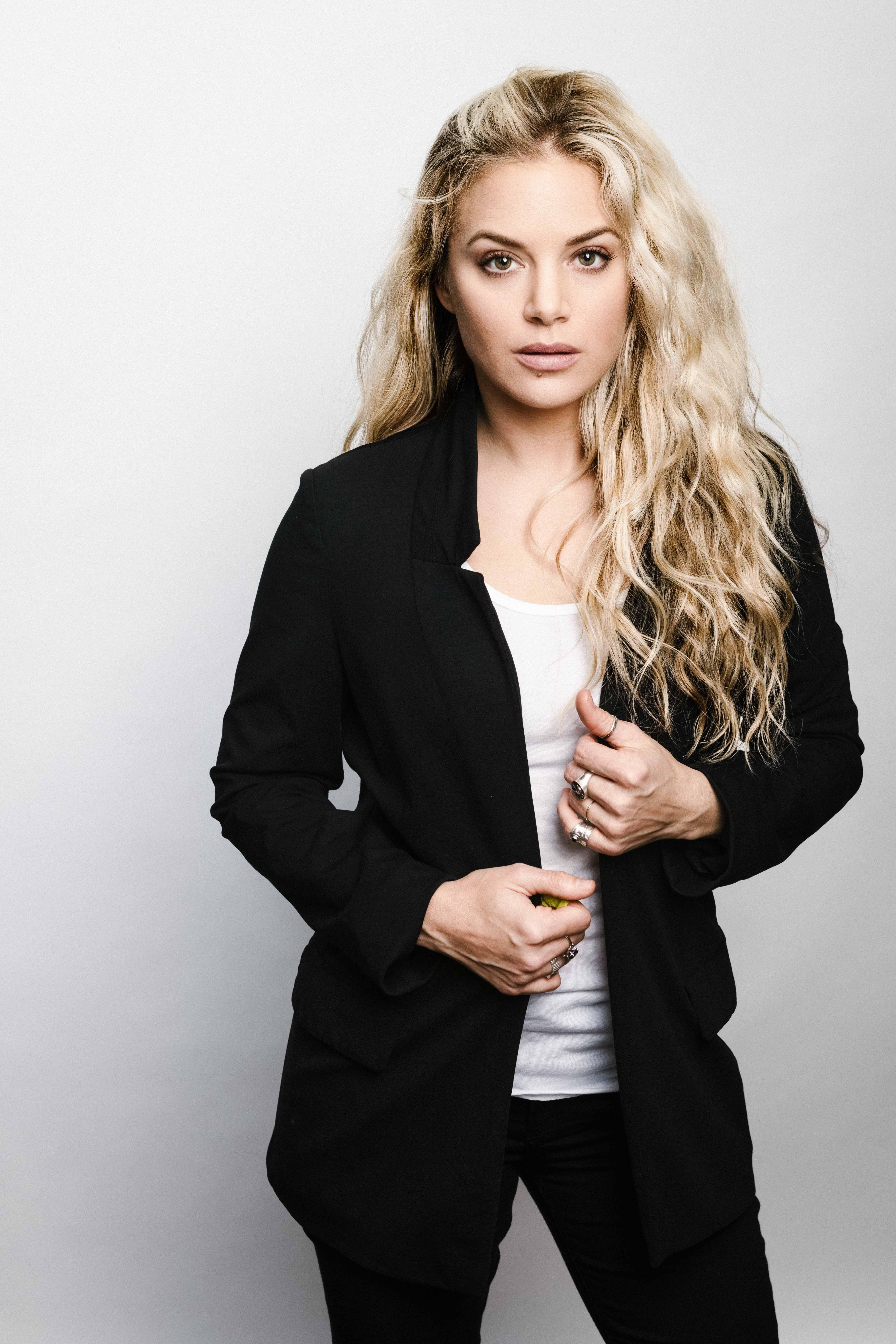 actor Rosalie McIntire large photo