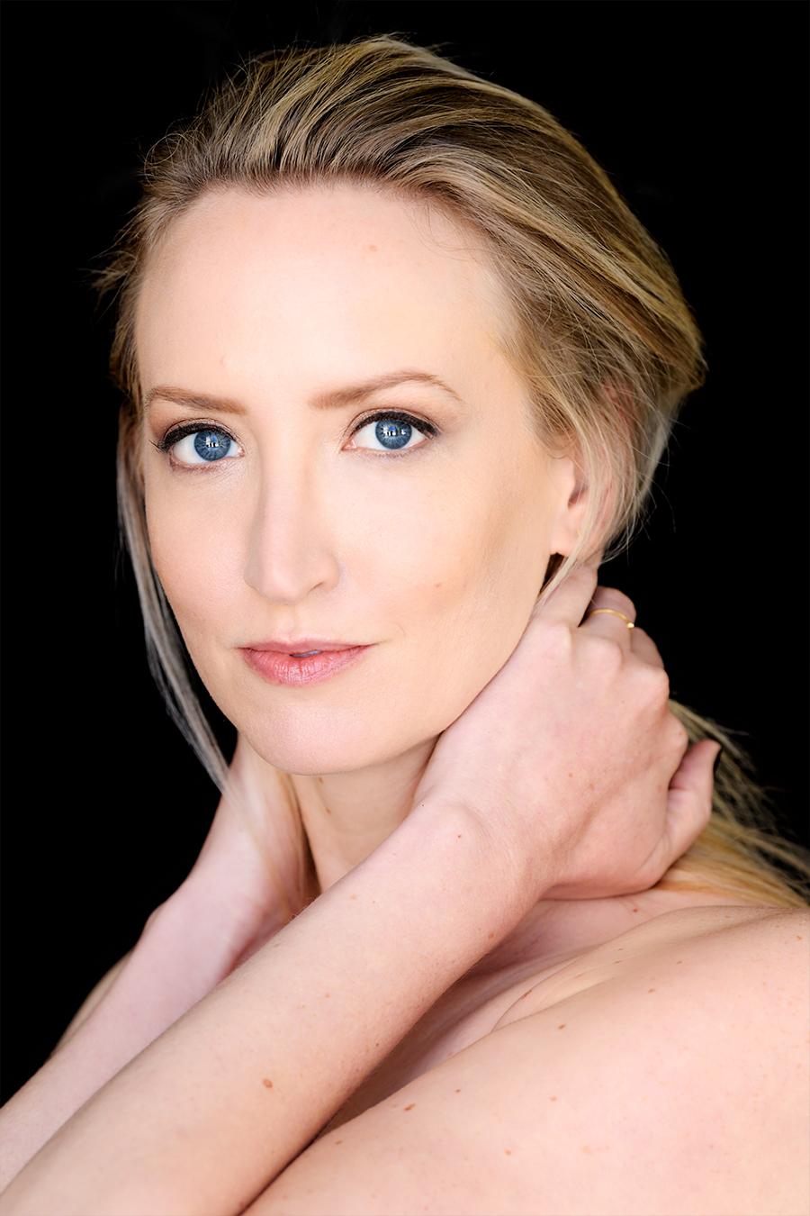 actor Victoria Frings large photo